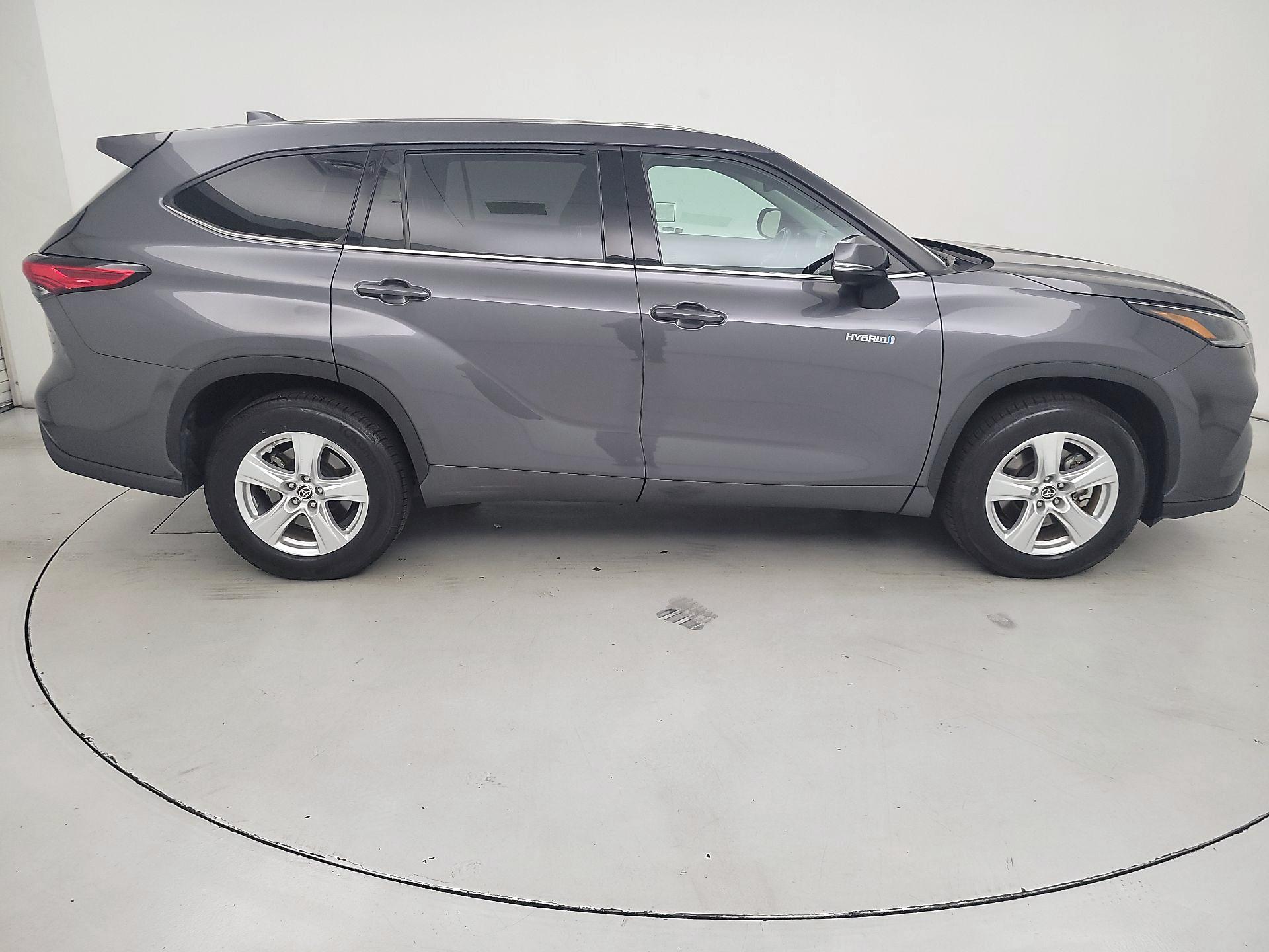 Thumbnail: 2021 Toyota Highlander - 4