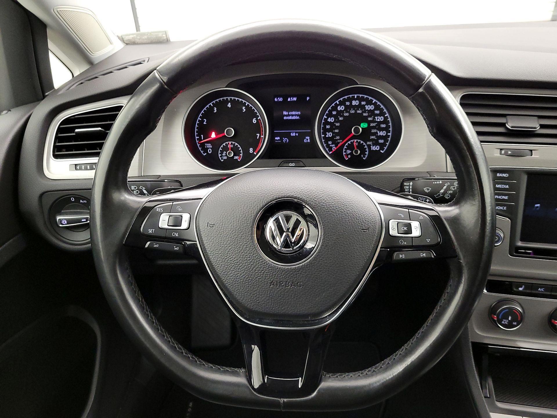 Thumbnail: 2017 Volkswagen Golf - 10