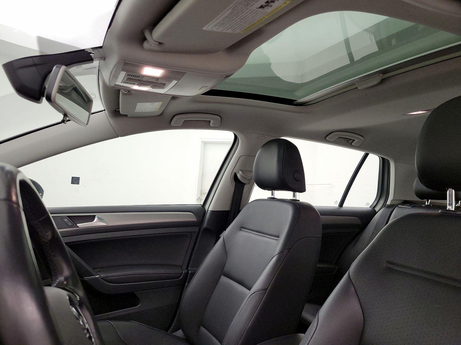 Thumbnail: 2017 Volkswagen Golf - 18