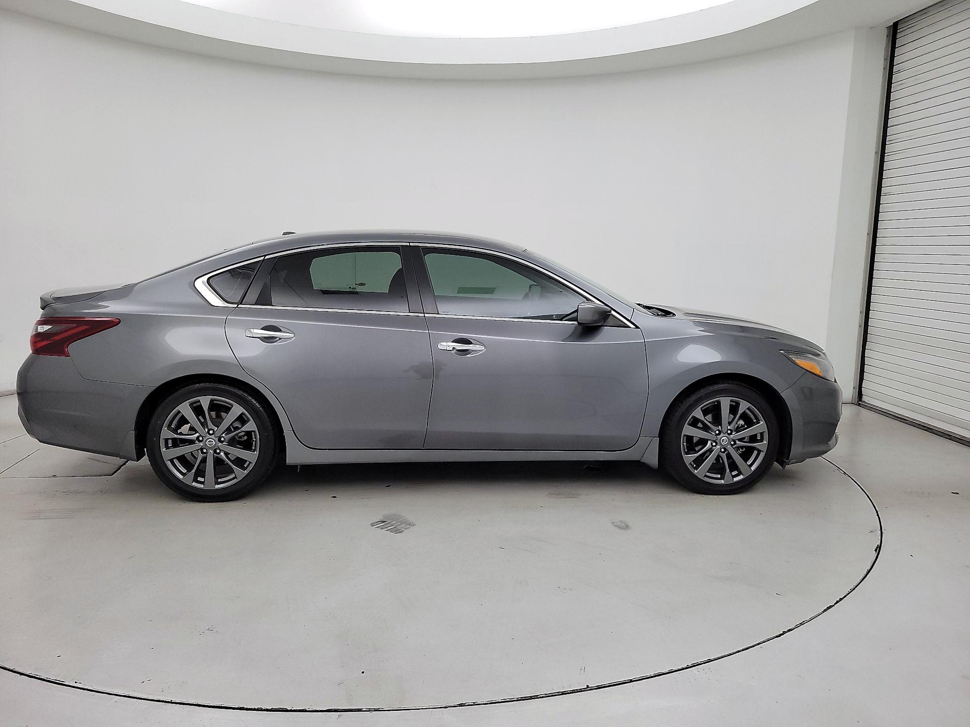 Thumbnail: 2018 Nissan Altima - 4