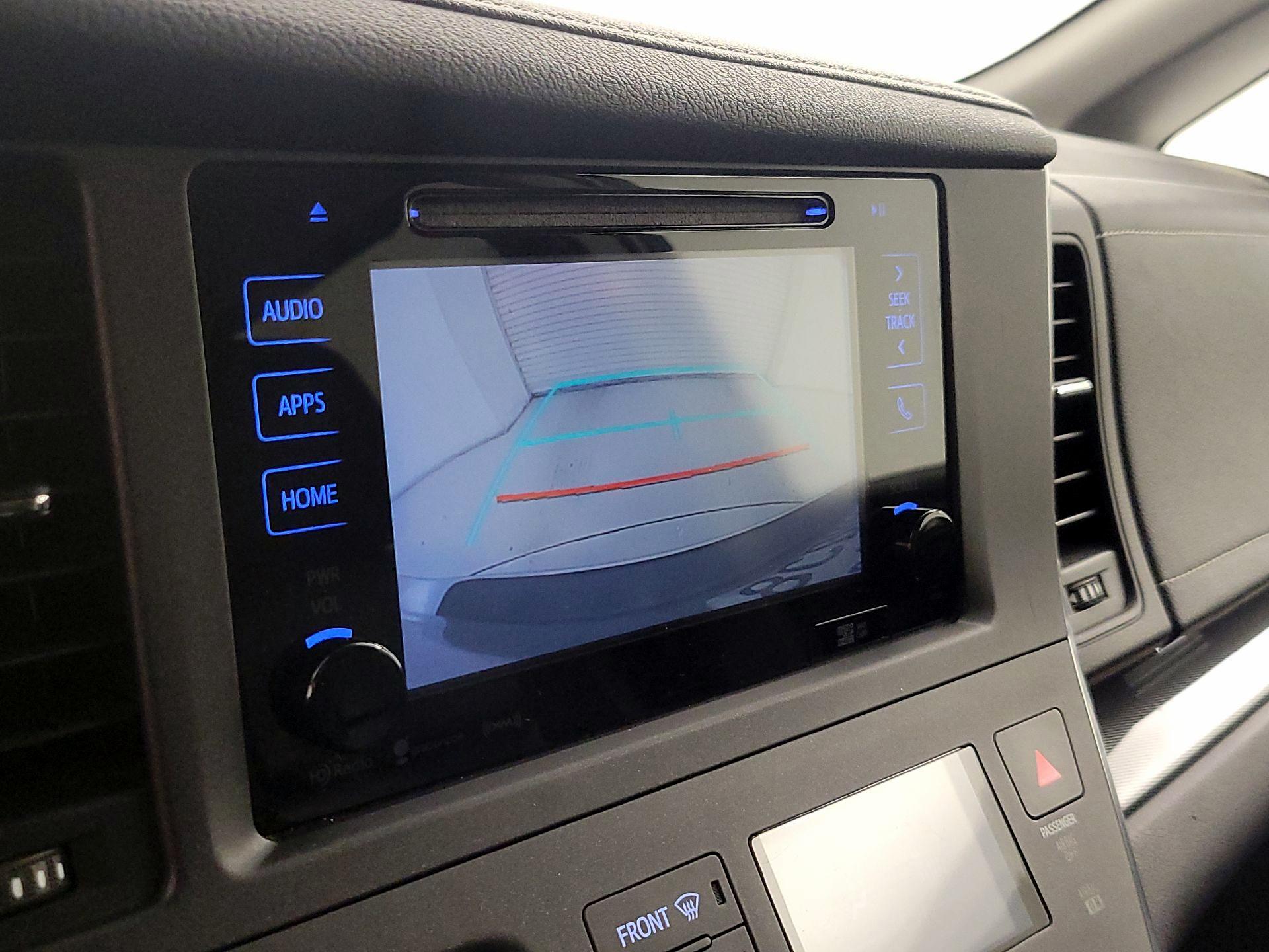 Thumbnail: 2017 Toyota Sienna - 15
