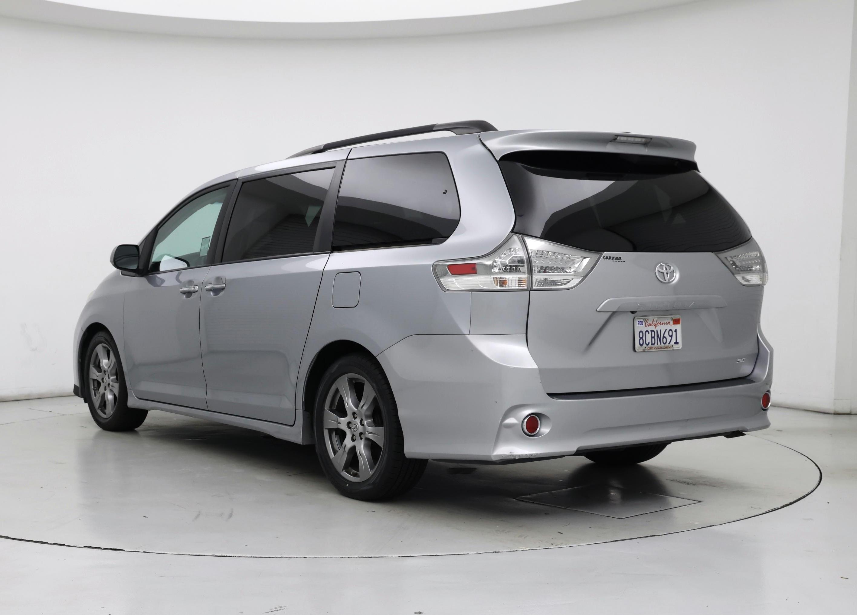 Thumbnail: 2017 Toyota Sienna - 2