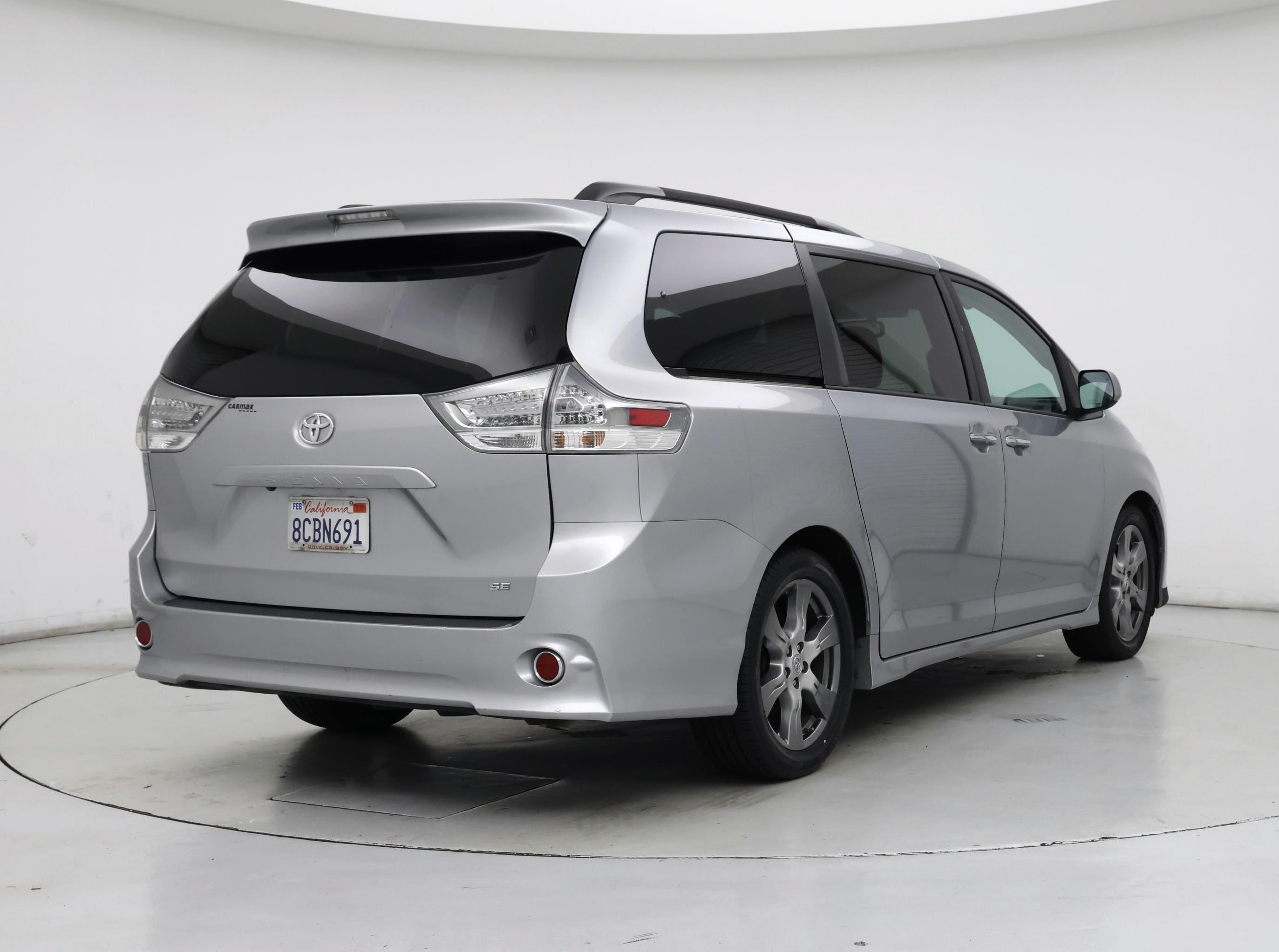 Thumbnail: 2017 Toyota Sienna - 8