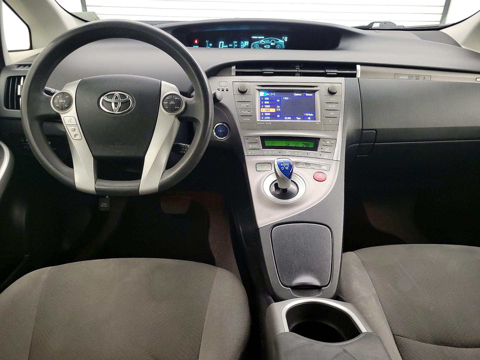 Thumbnail: 2014 Toyota Prius - 9