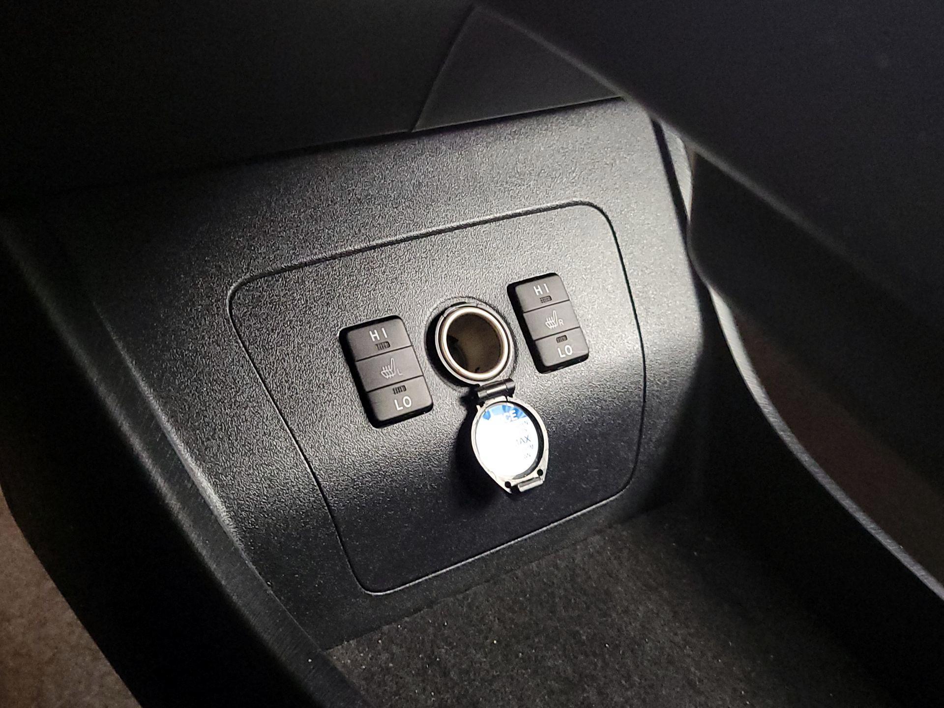 Thumbnail: 2014 Toyota Prius - 18