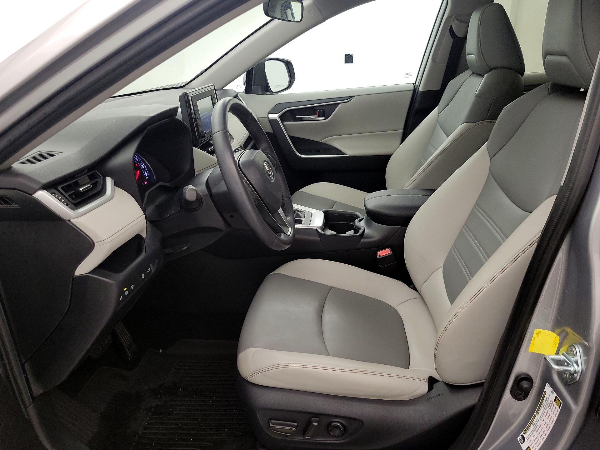 Thumbnail: 2020 Toyota RAV4 - 11