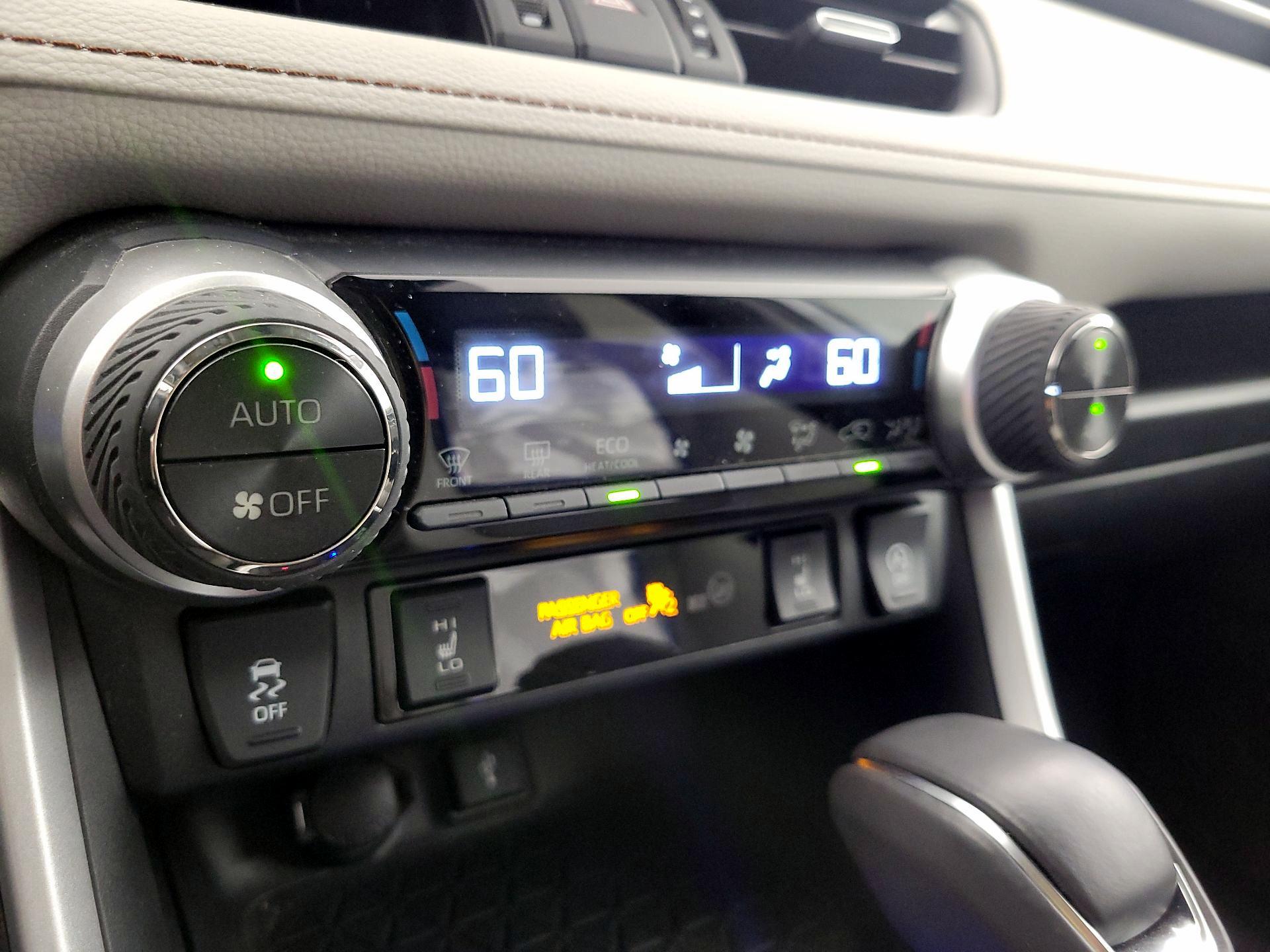 Thumbnail: 2020 Toyota RAV4 - 17