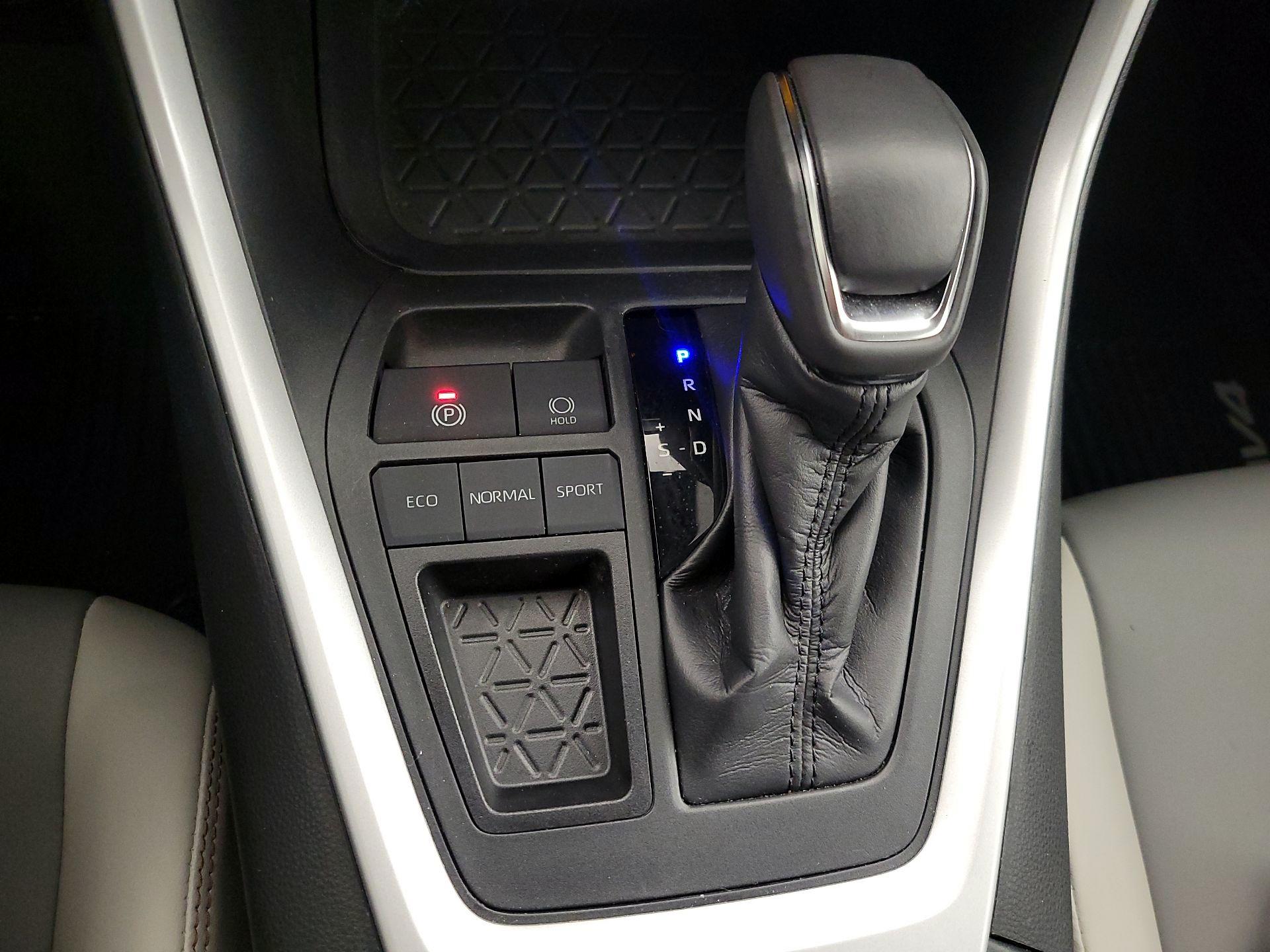 Thumbnail: 2020 Toyota RAV4 - 18