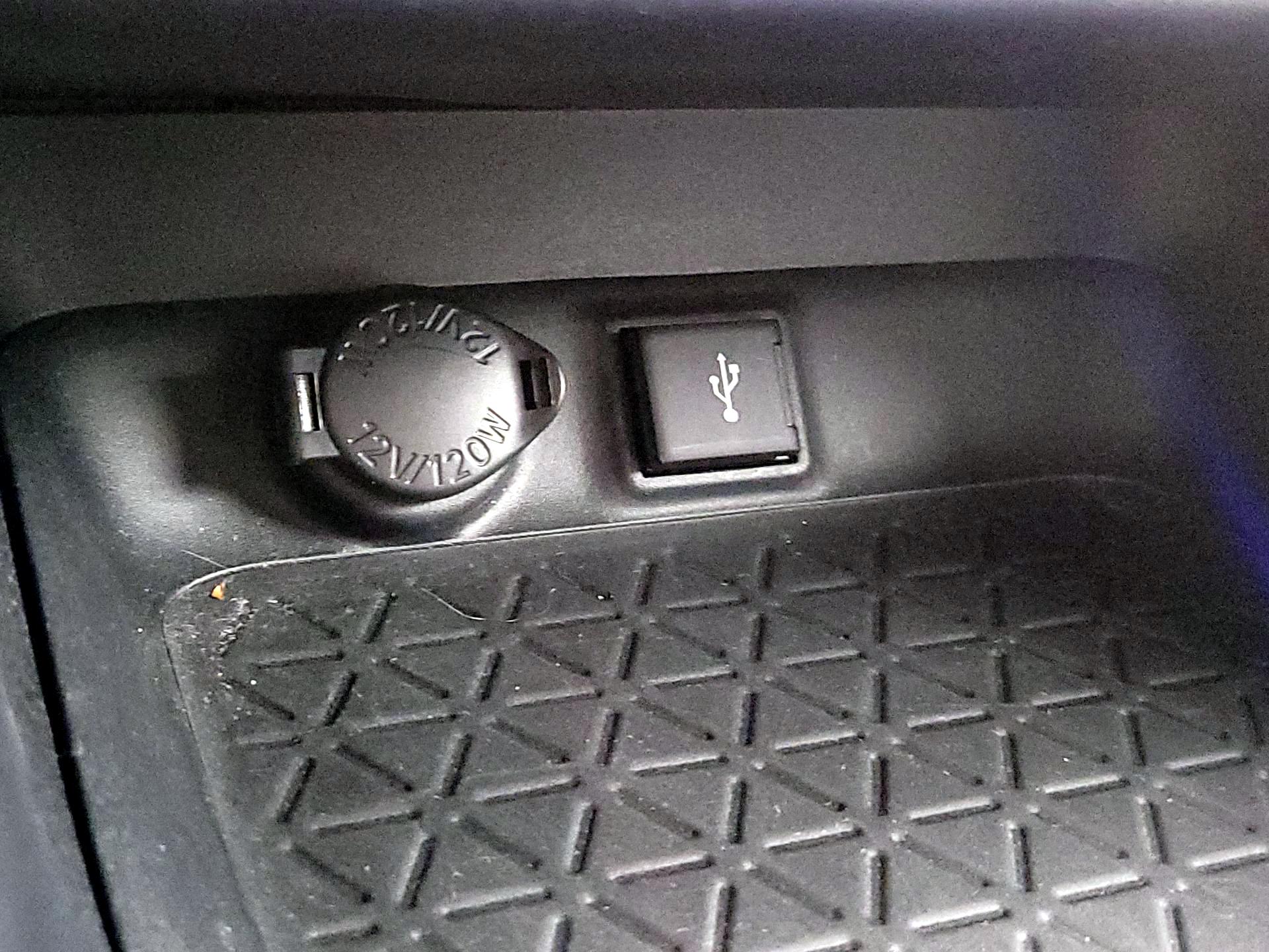 Thumbnail: 2020 Toyota RAV4 - 19