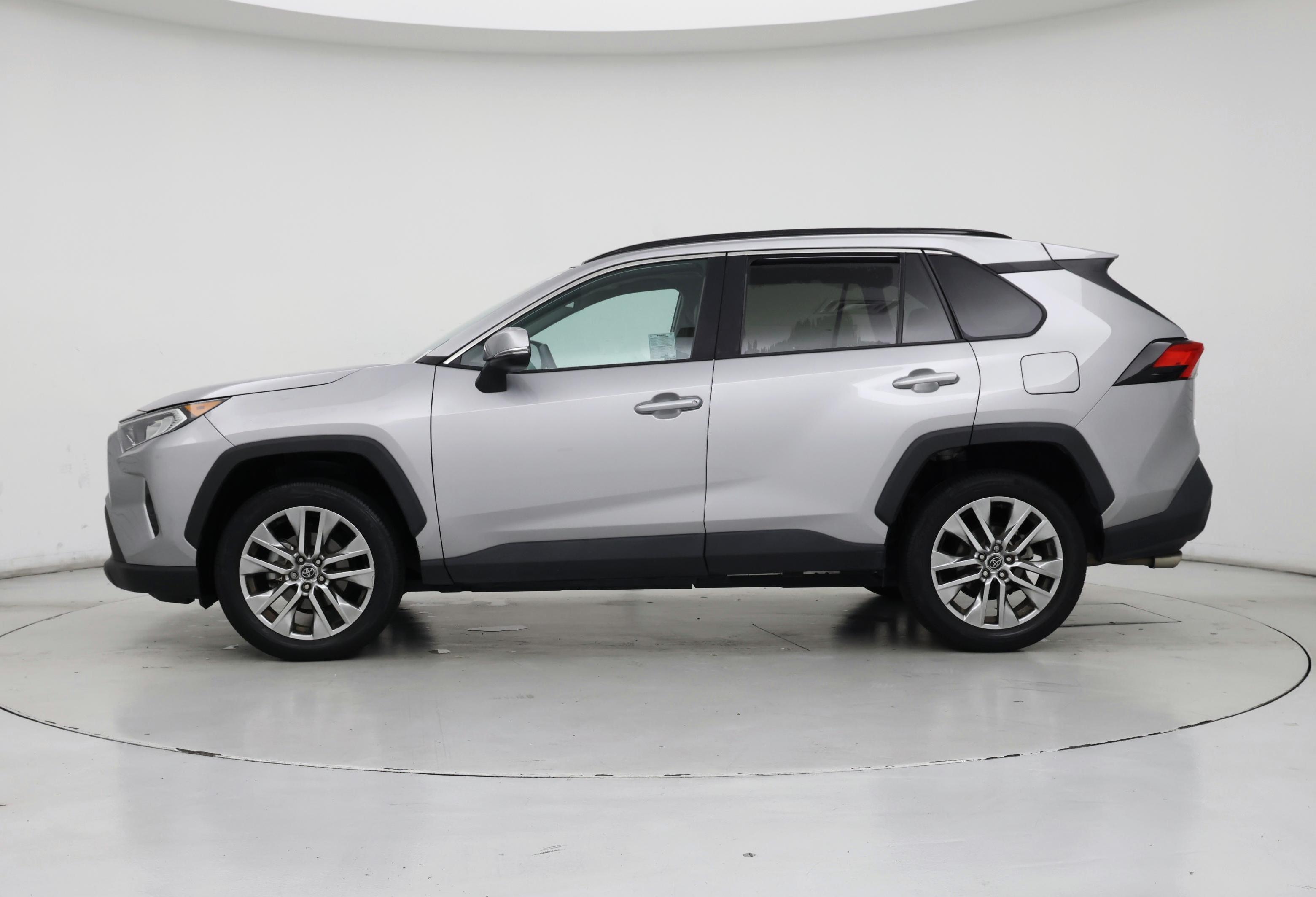 Thumbnail: 2020 Toyota RAV4 - 3
