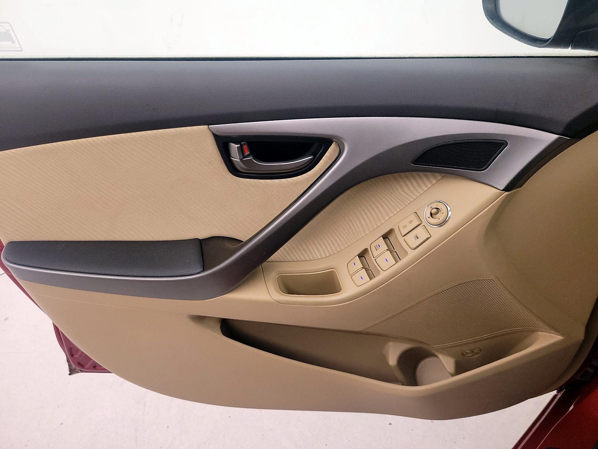 Thumbnail: 2013 Hyundai Elantra - 12