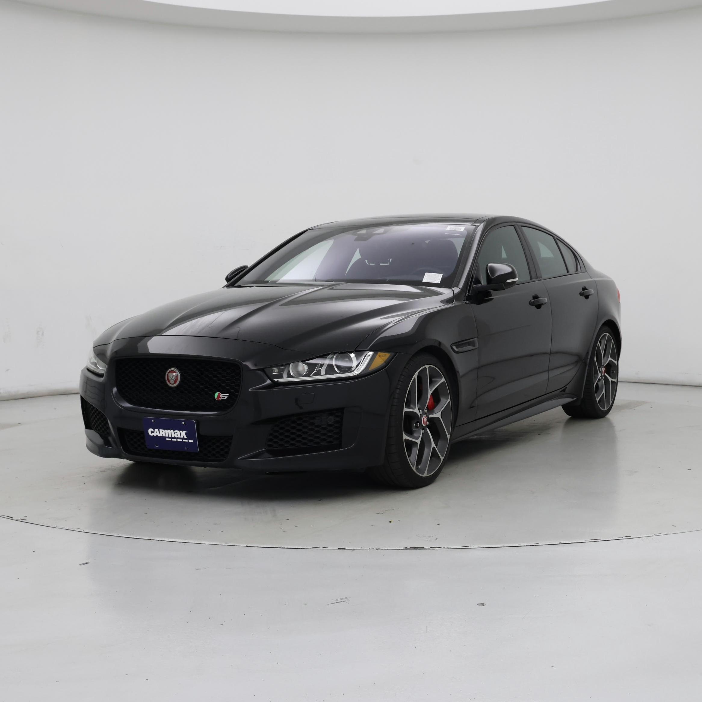 Thumbnail: 2019 Jaguar XE - 4