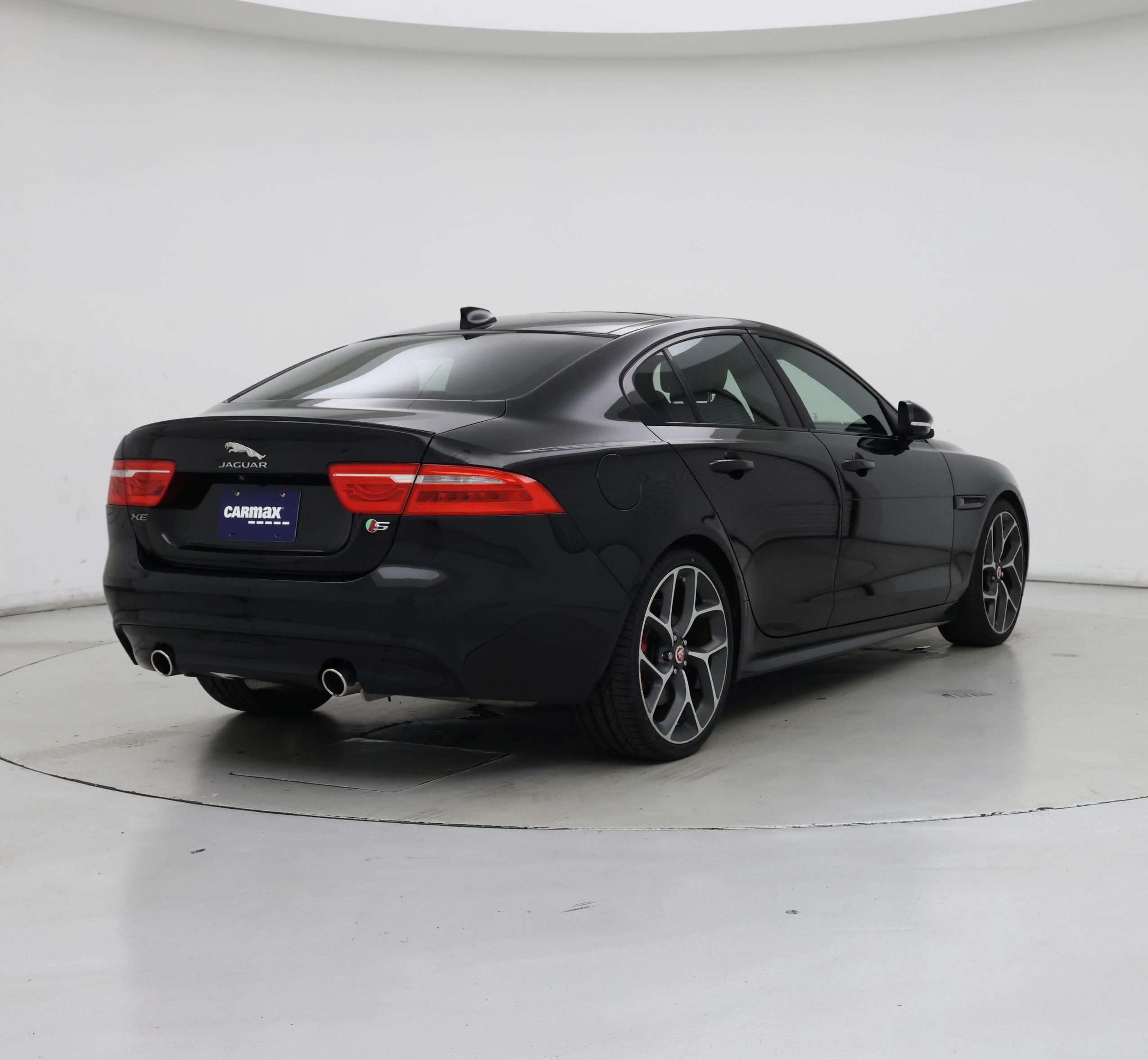 Thumbnail: 2019 Jaguar XE - 8