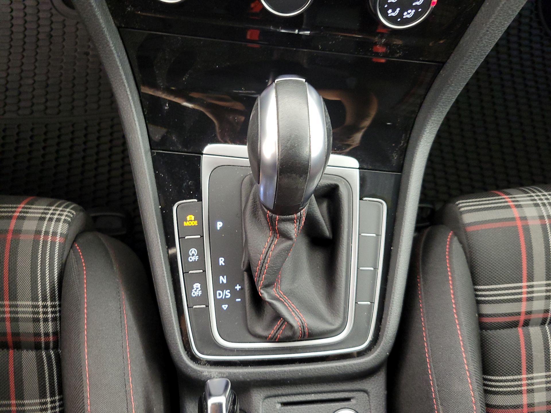 Thumbnail: 2021 Volkswagen Golf - 17