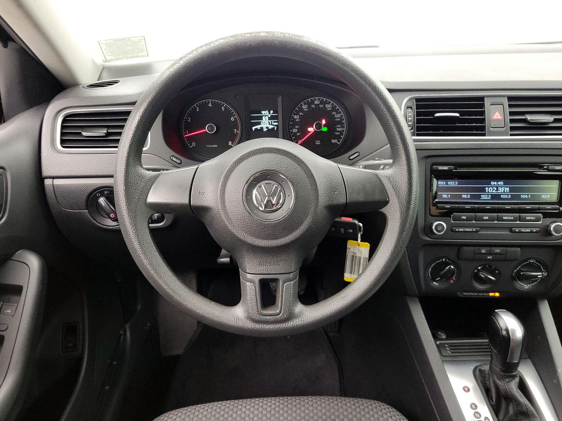 Thumbnail: 2014 Volkswagen Jetta - 10