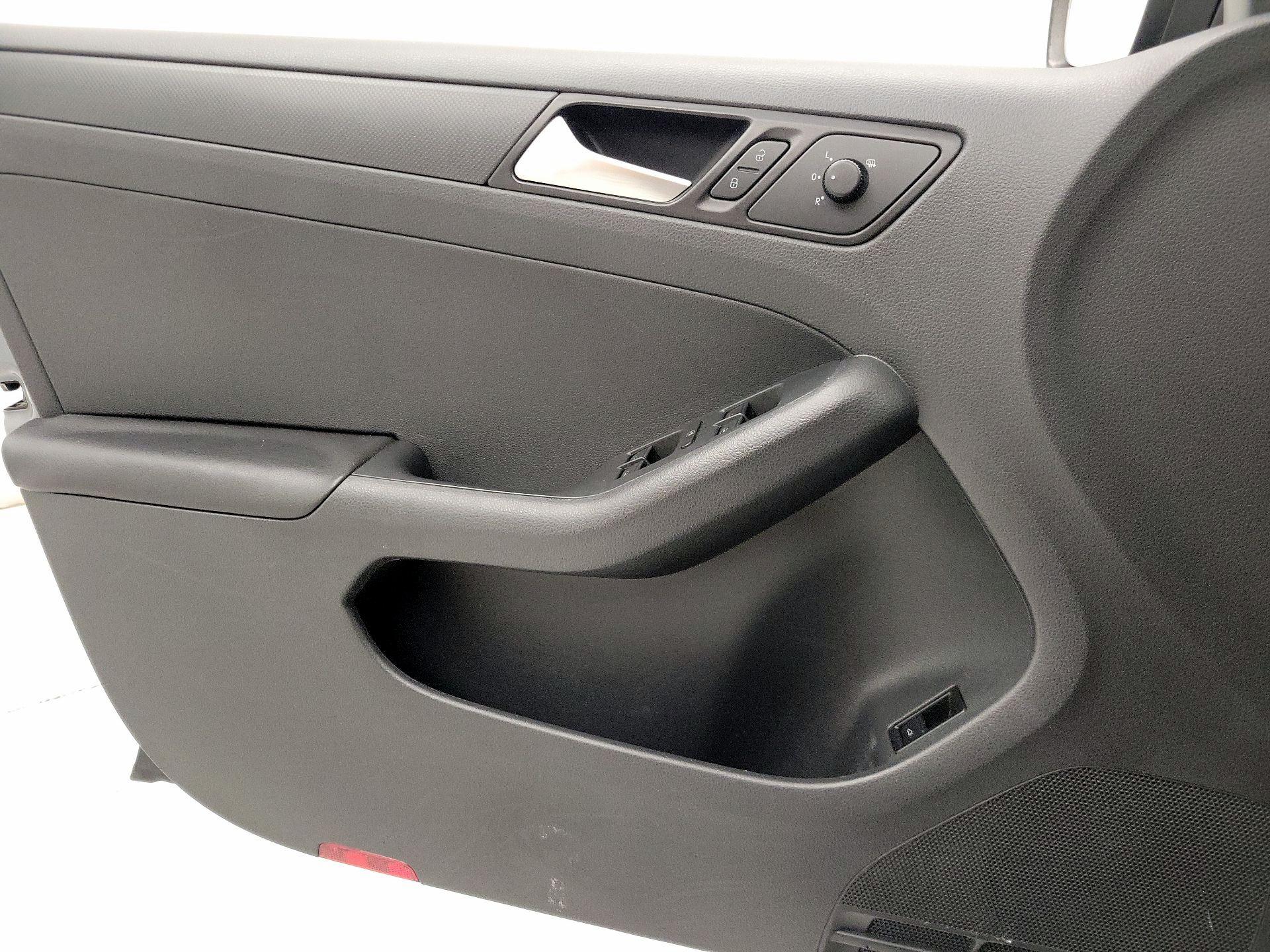 Thumbnail: 2014 Volkswagen Jetta - 12