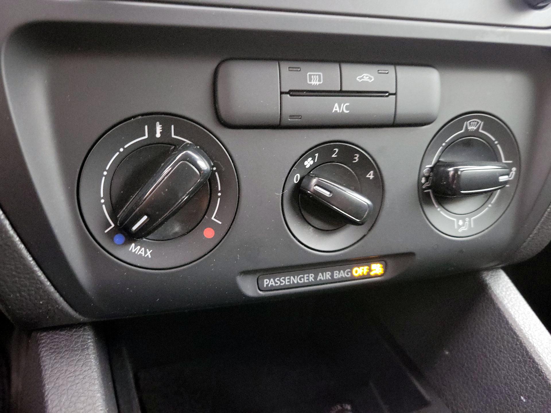 Thumbnail: 2014 Volkswagen Jetta - 15