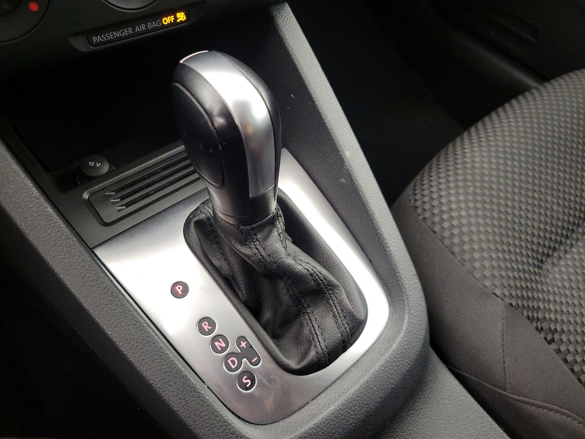 Thumbnail: 2014 Volkswagen Jetta - 16