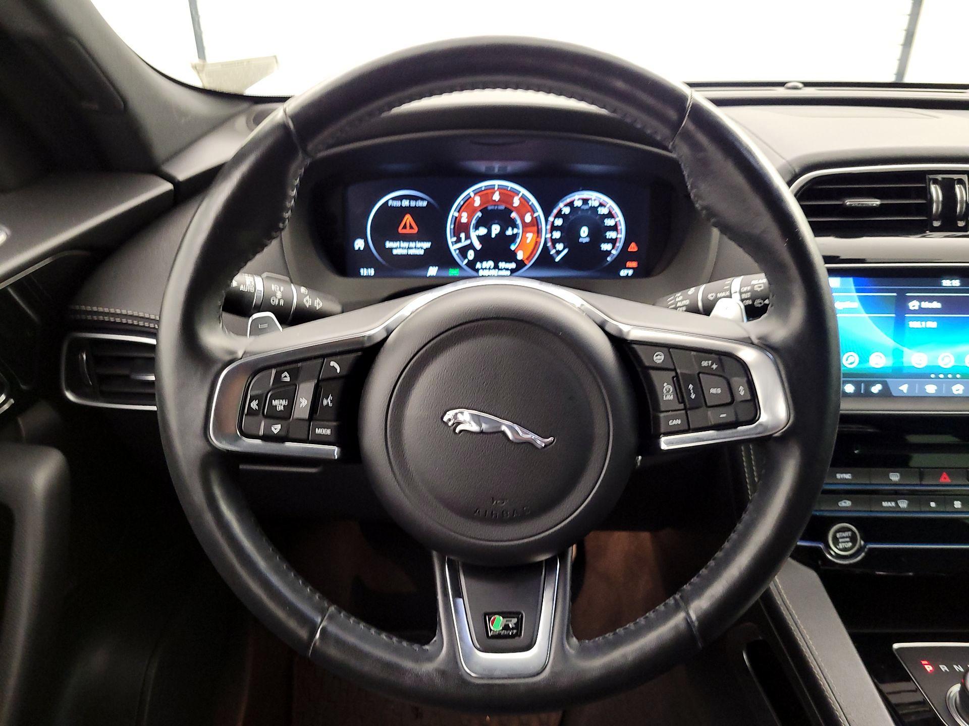 Thumbnail: 2018 Jaguar F-Pace - 10