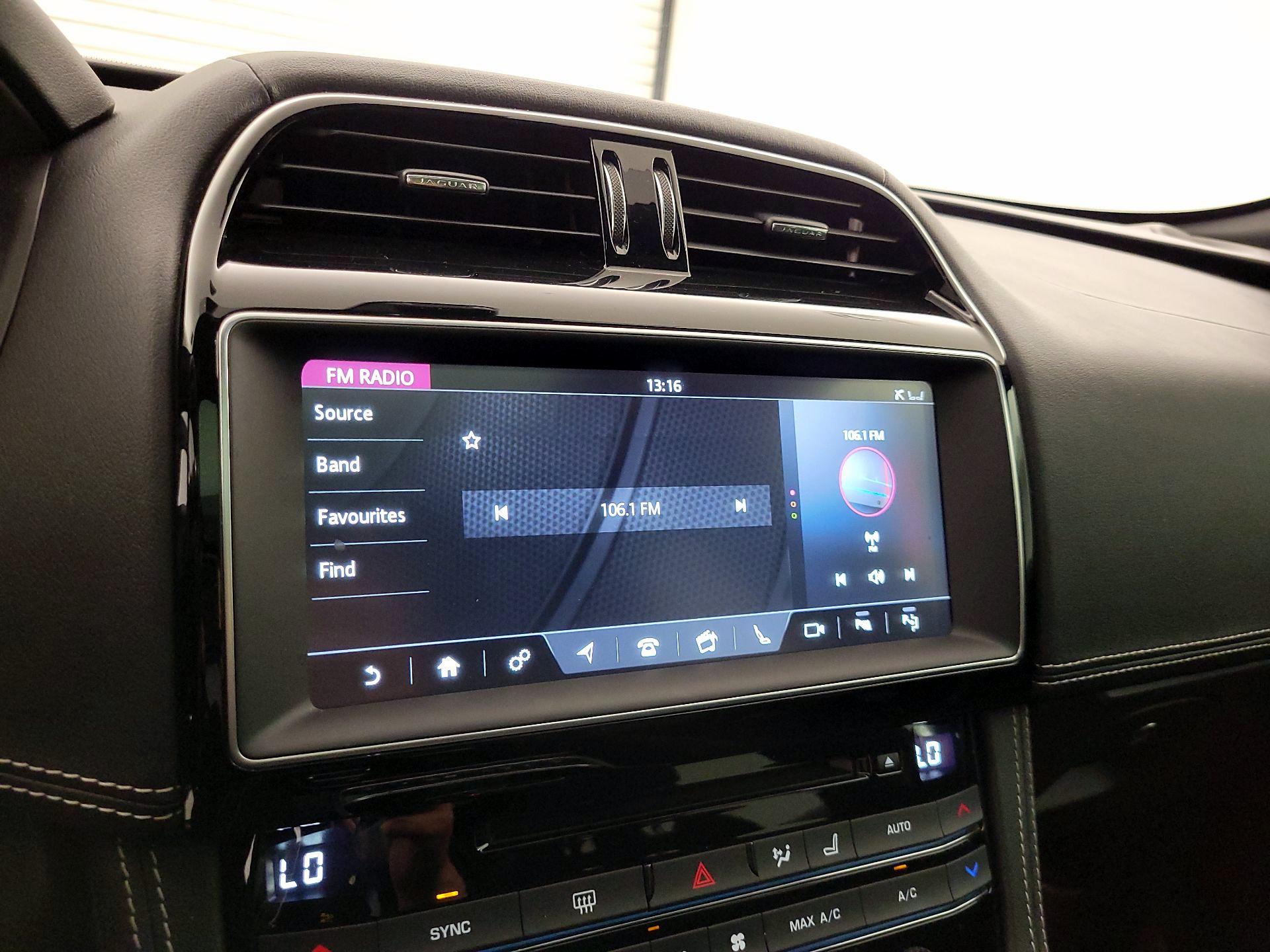 Thumbnail: 2018 Jaguar F-Pace - 16