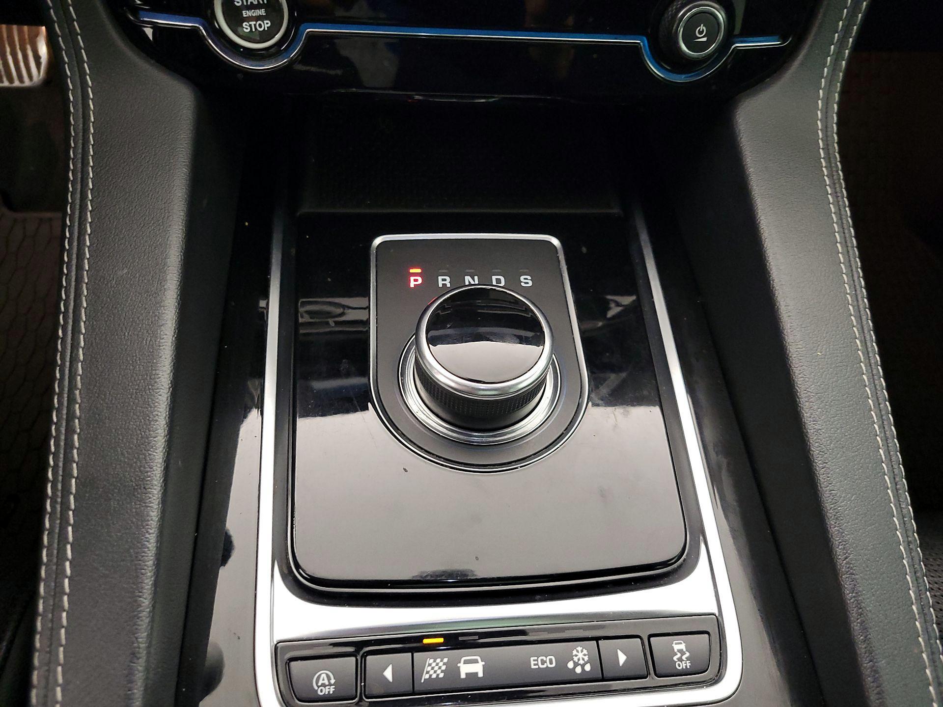 Thumbnail: 2018 Jaguar F-Pace - 18