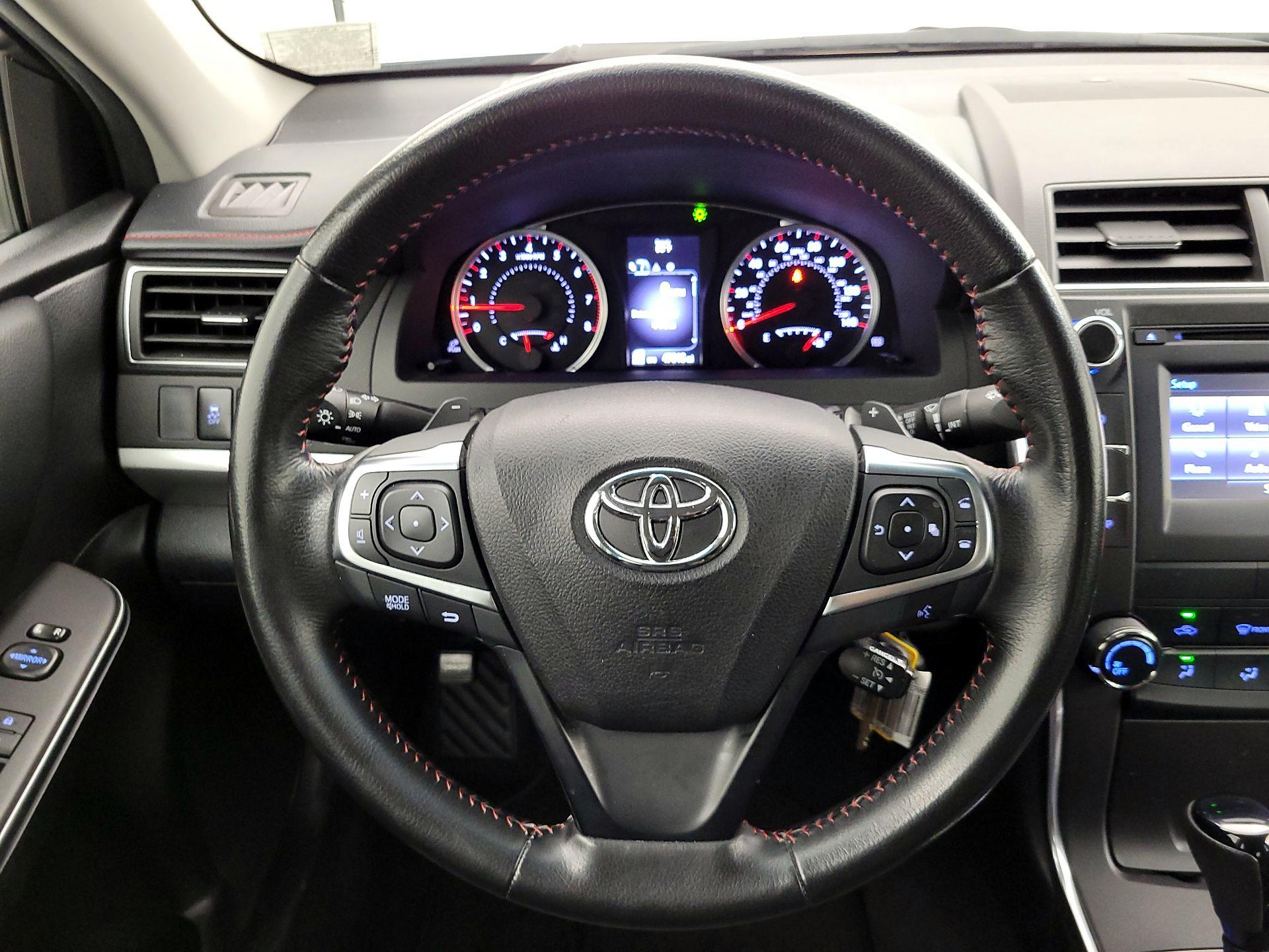 Thumbnail: 2016 Toyota Camry - 10