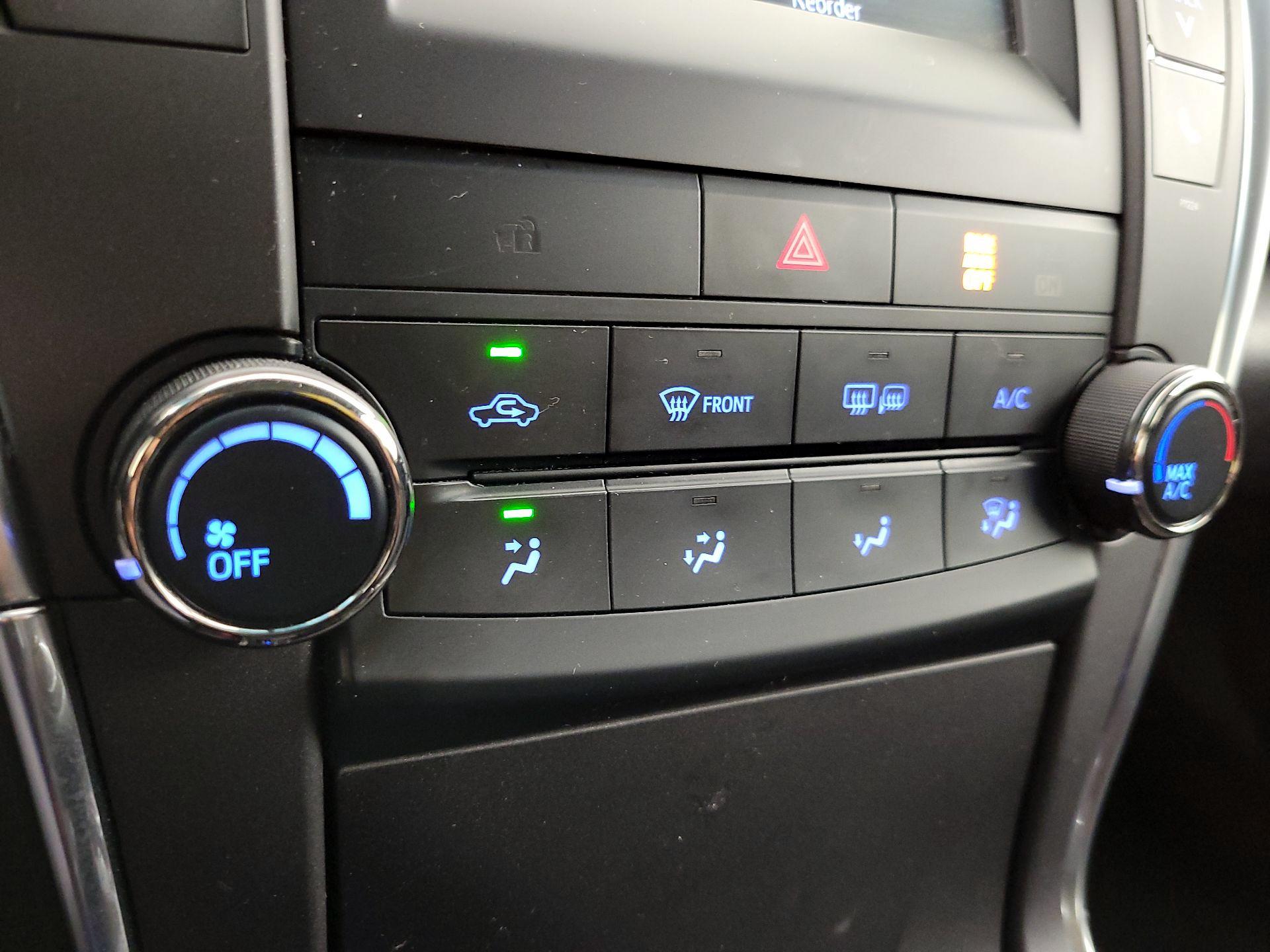 Thumbnail: 2016 Toyota Camry - 16