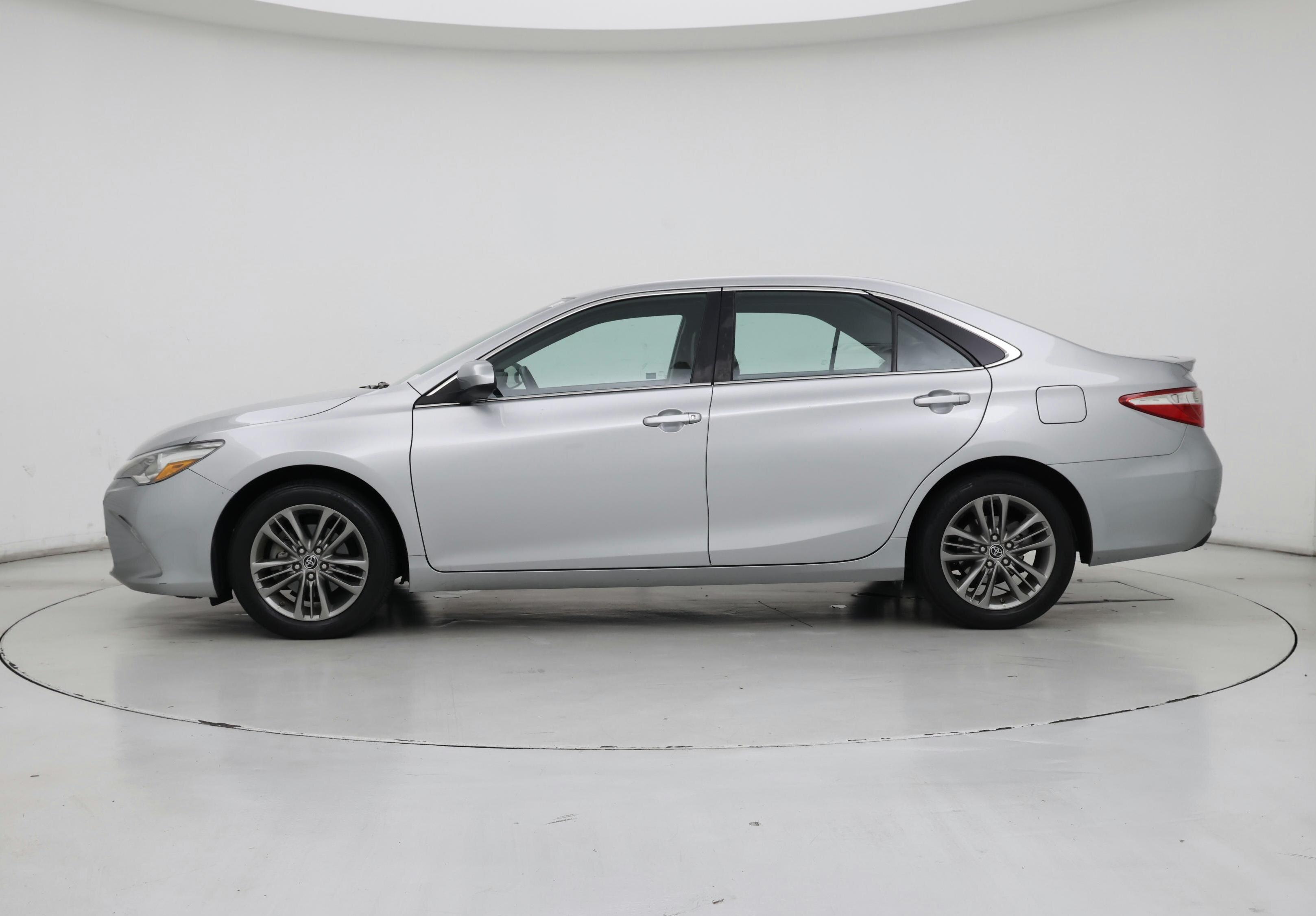 Thumbnail: 2016 Toyota Camry - 3