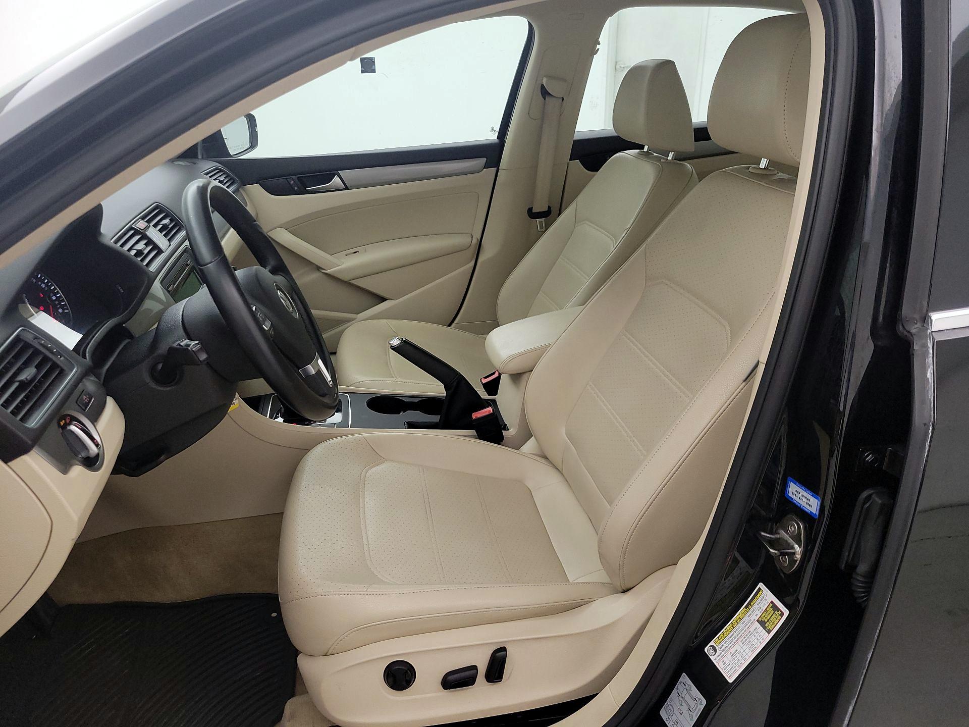 Thumbnail: 2014 Volkswagen Passat - 11