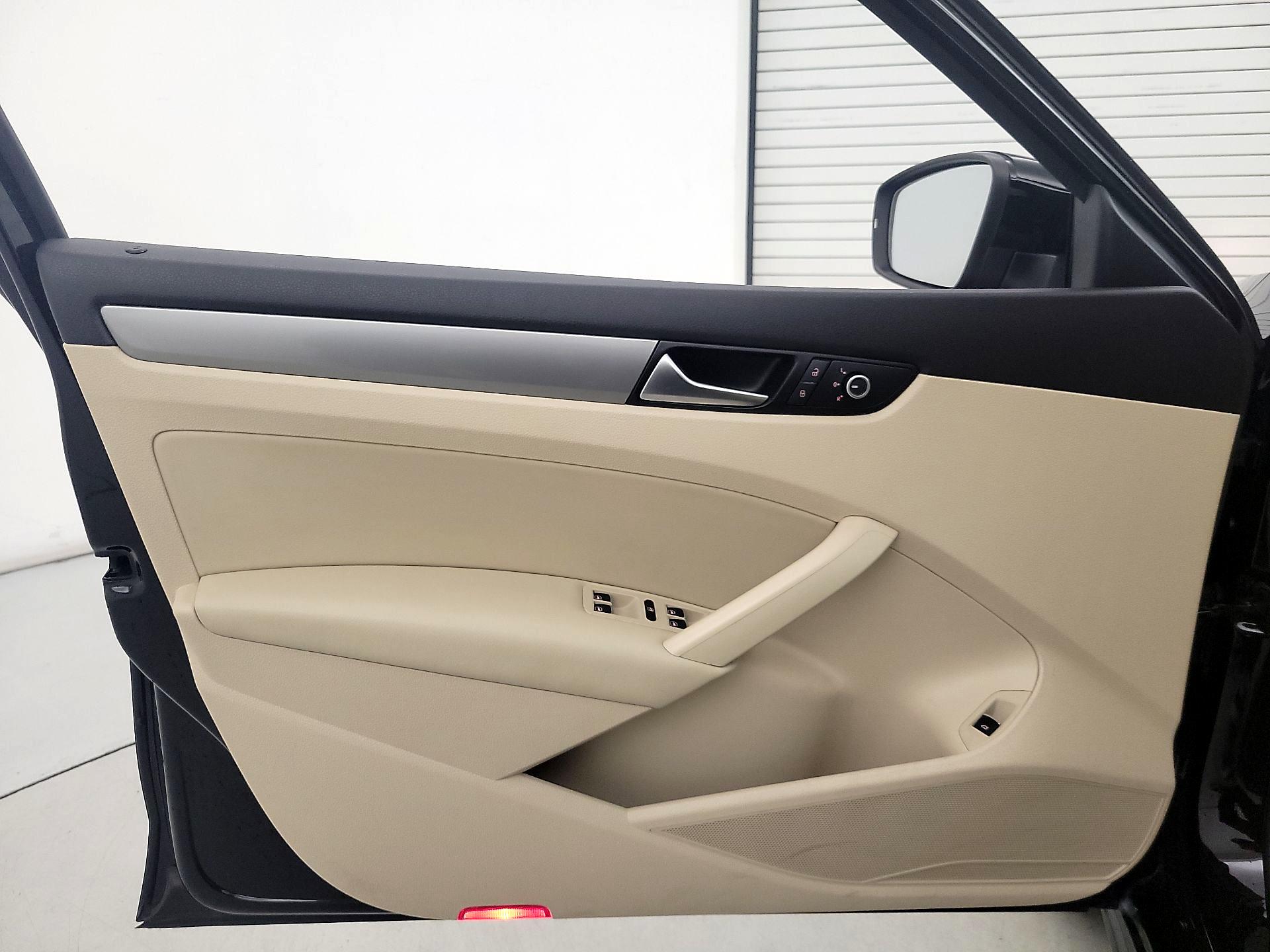 Thumbnail: 2014 Volkswagen Passat - 12