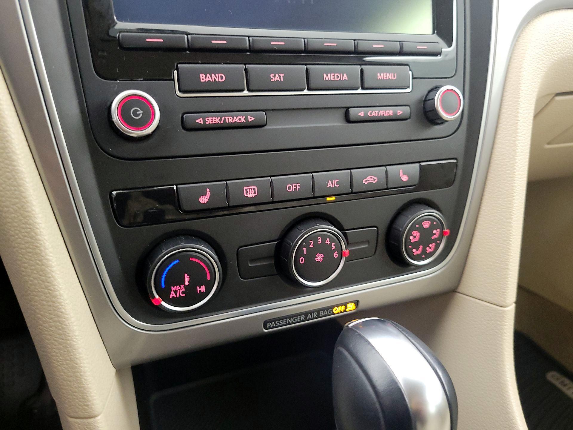 Thumbnail: 2014 Volkswagen Passat - 15