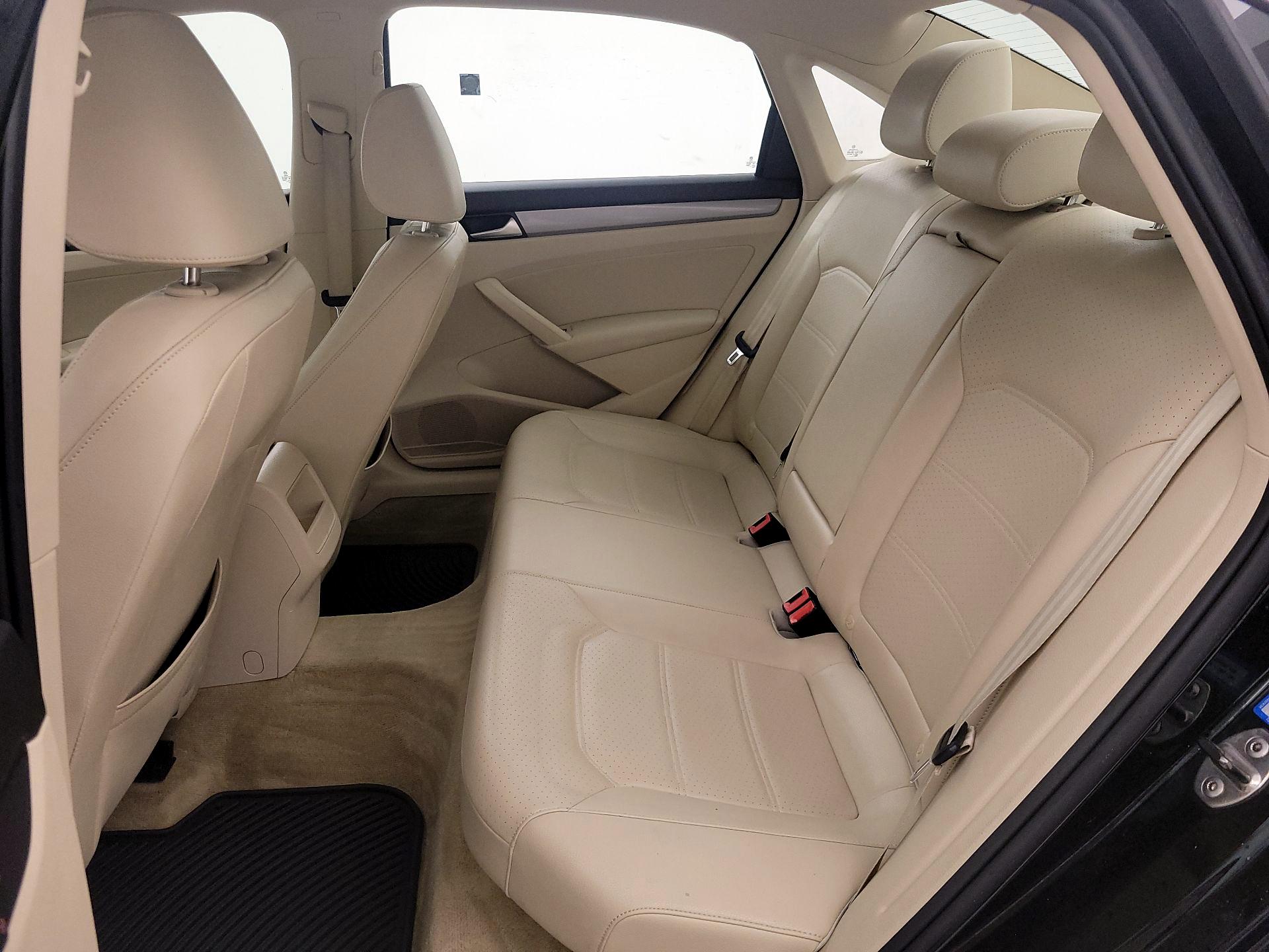 Thumbnail: 2014 Volkswagen Passat - 17