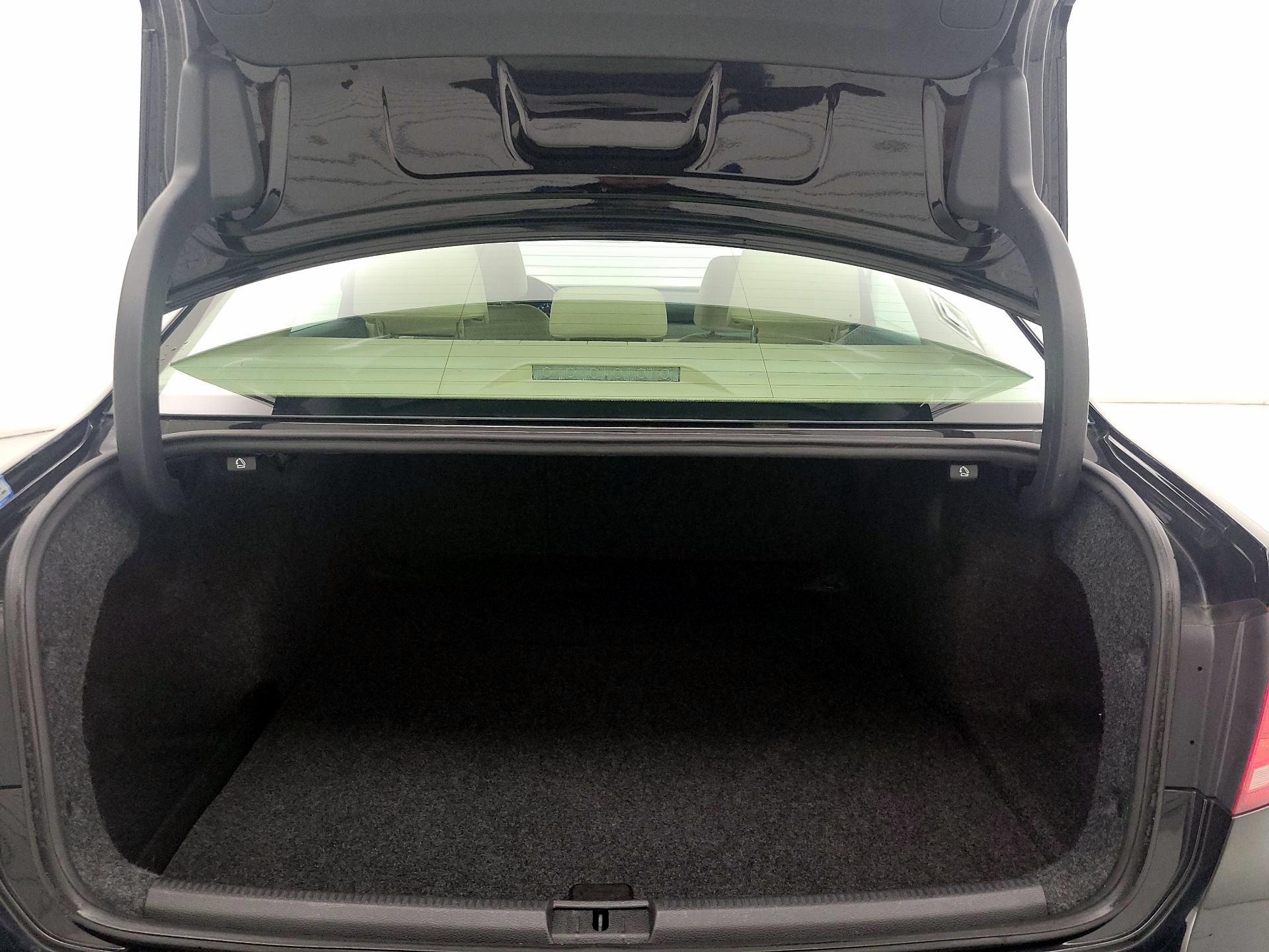 Thumbnail: 2014 Volkswagen Passat - 18
