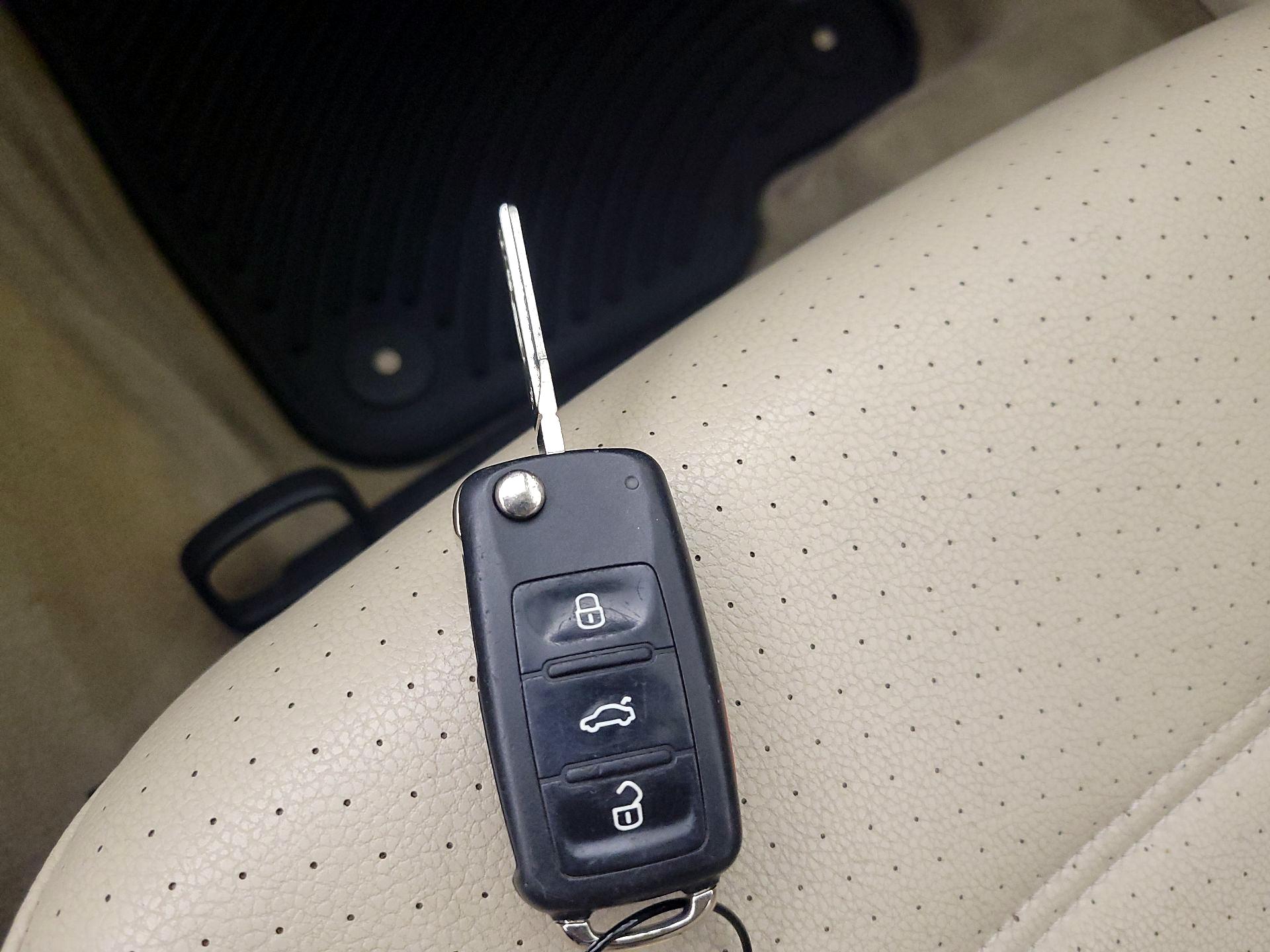 Thumbnail: 2014 Volkswagen Passat - 20