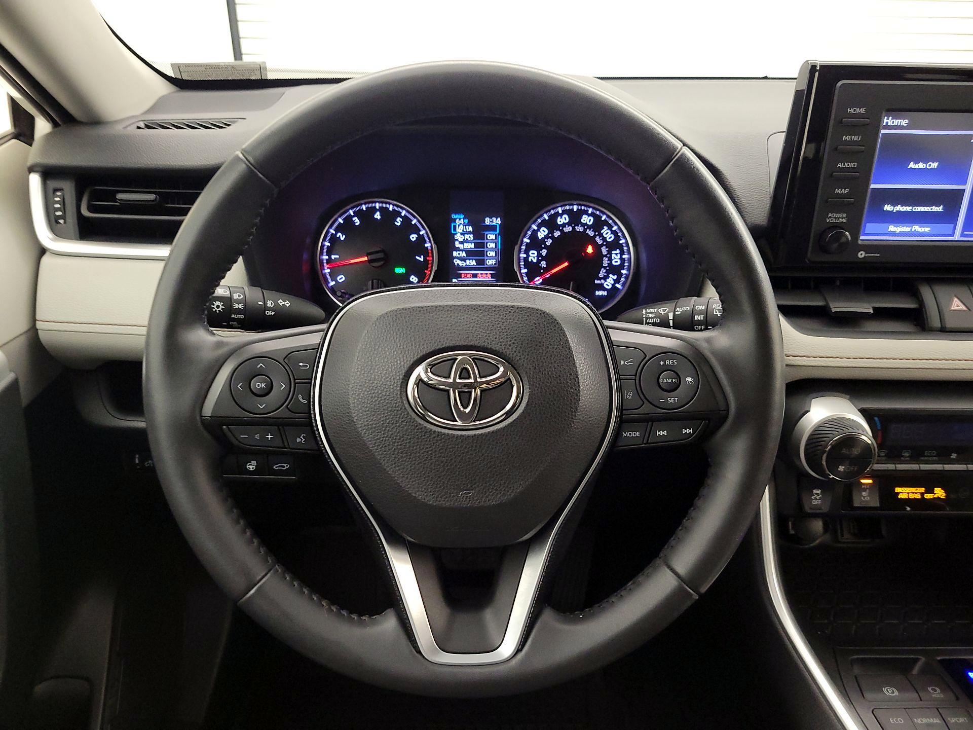 Thumbnail: 2020 Toyota RAV4 - 10