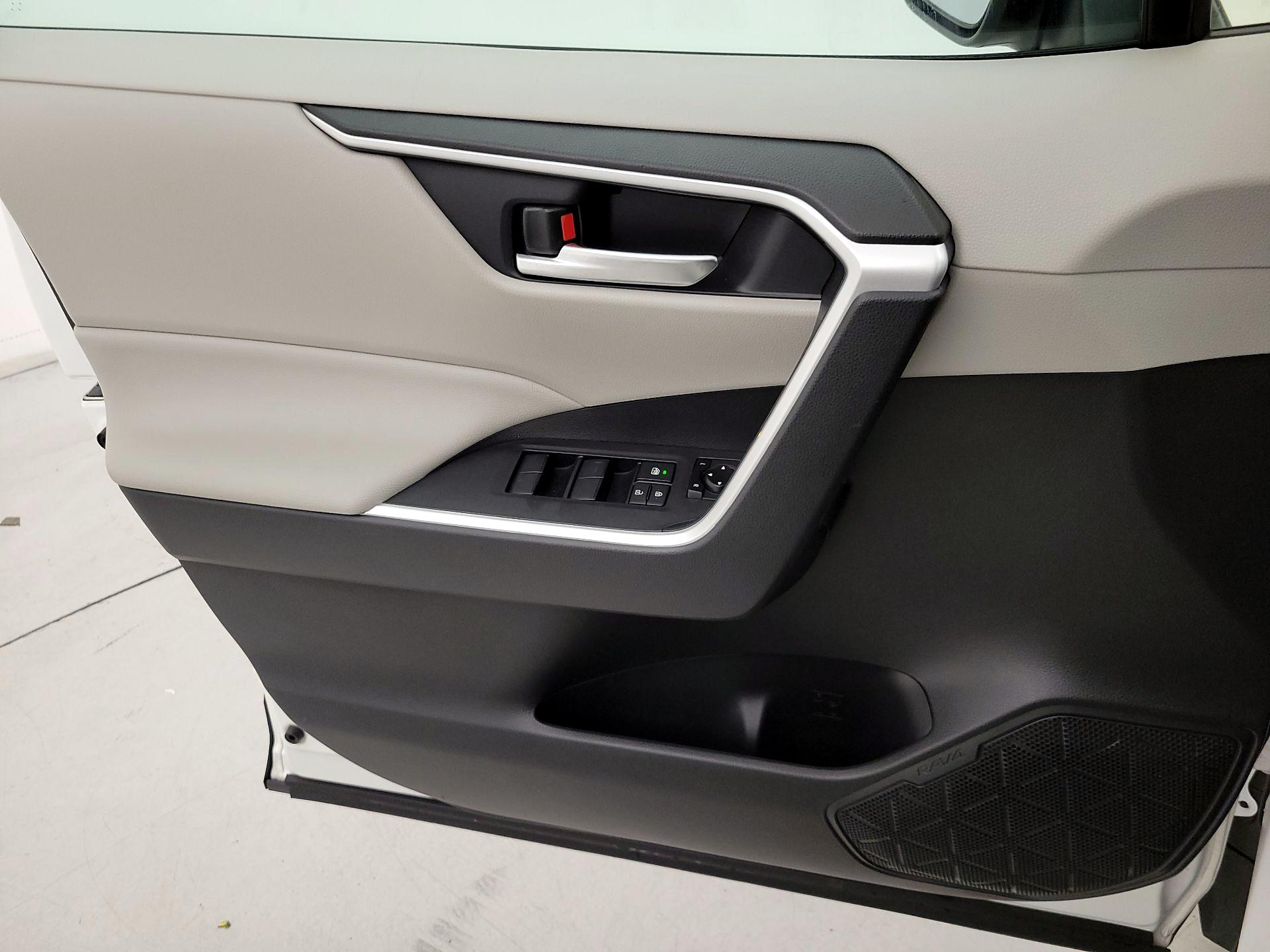 Thumbnail: 2020 Toyota RAV4 - 12