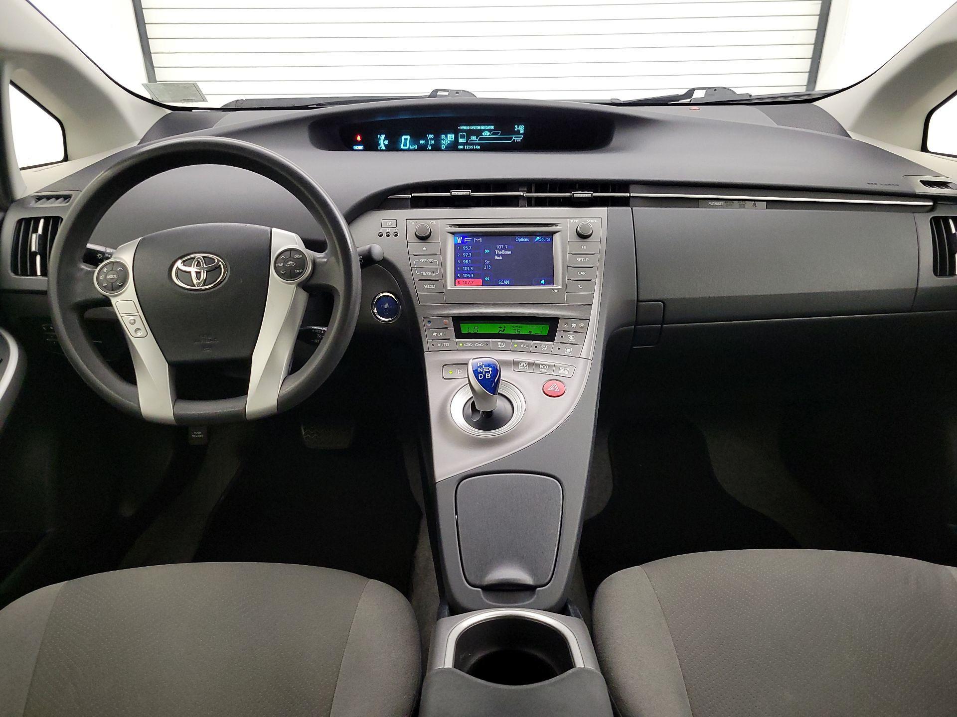 Thumbnail: 2015 Toyota Prius - 9