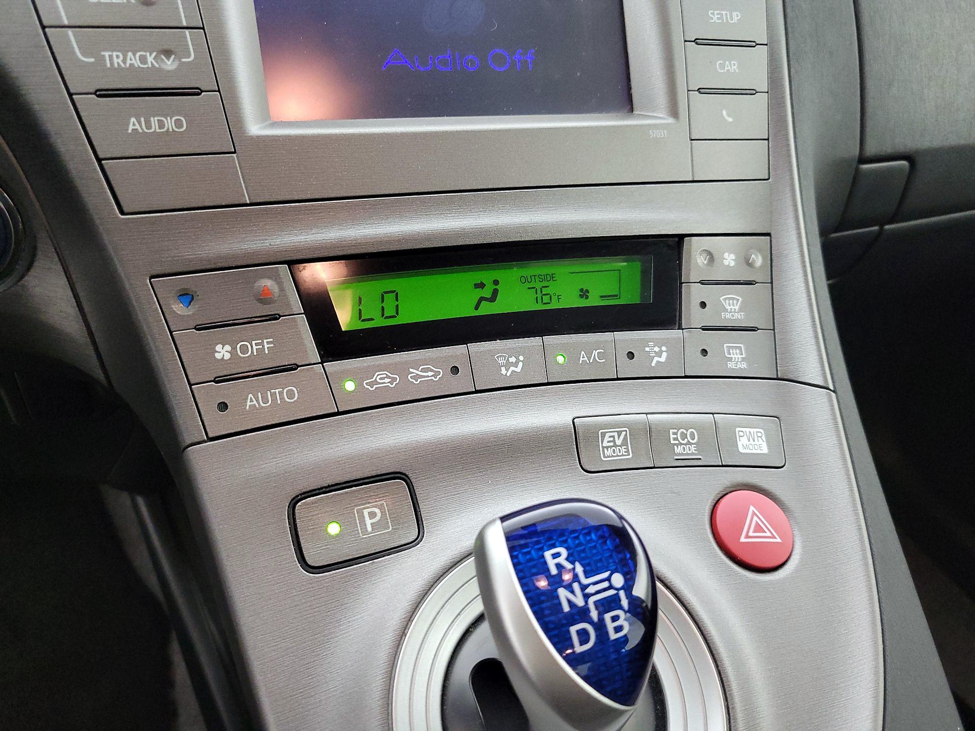 Thumbnail: 2015 Toyota Prius - 16