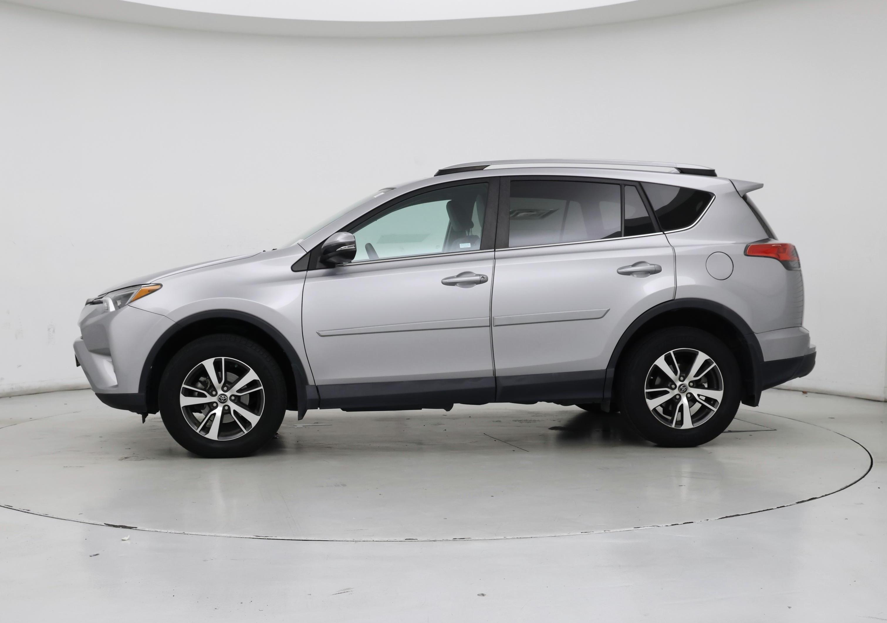 Thumbnail: 2017 Toyota RAV4 - 3