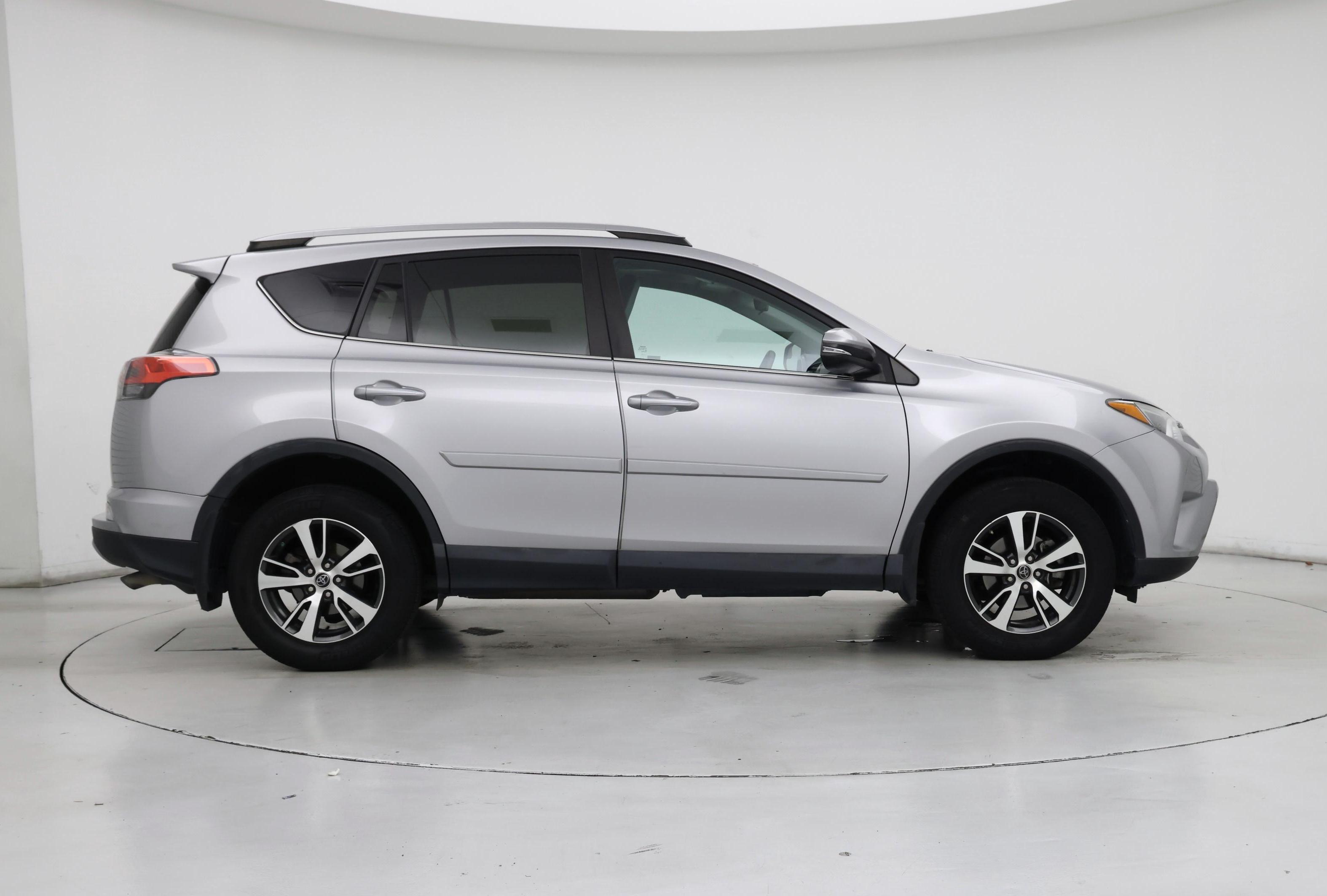 Thumbnail: 2017 Toyota RAV4 - 7