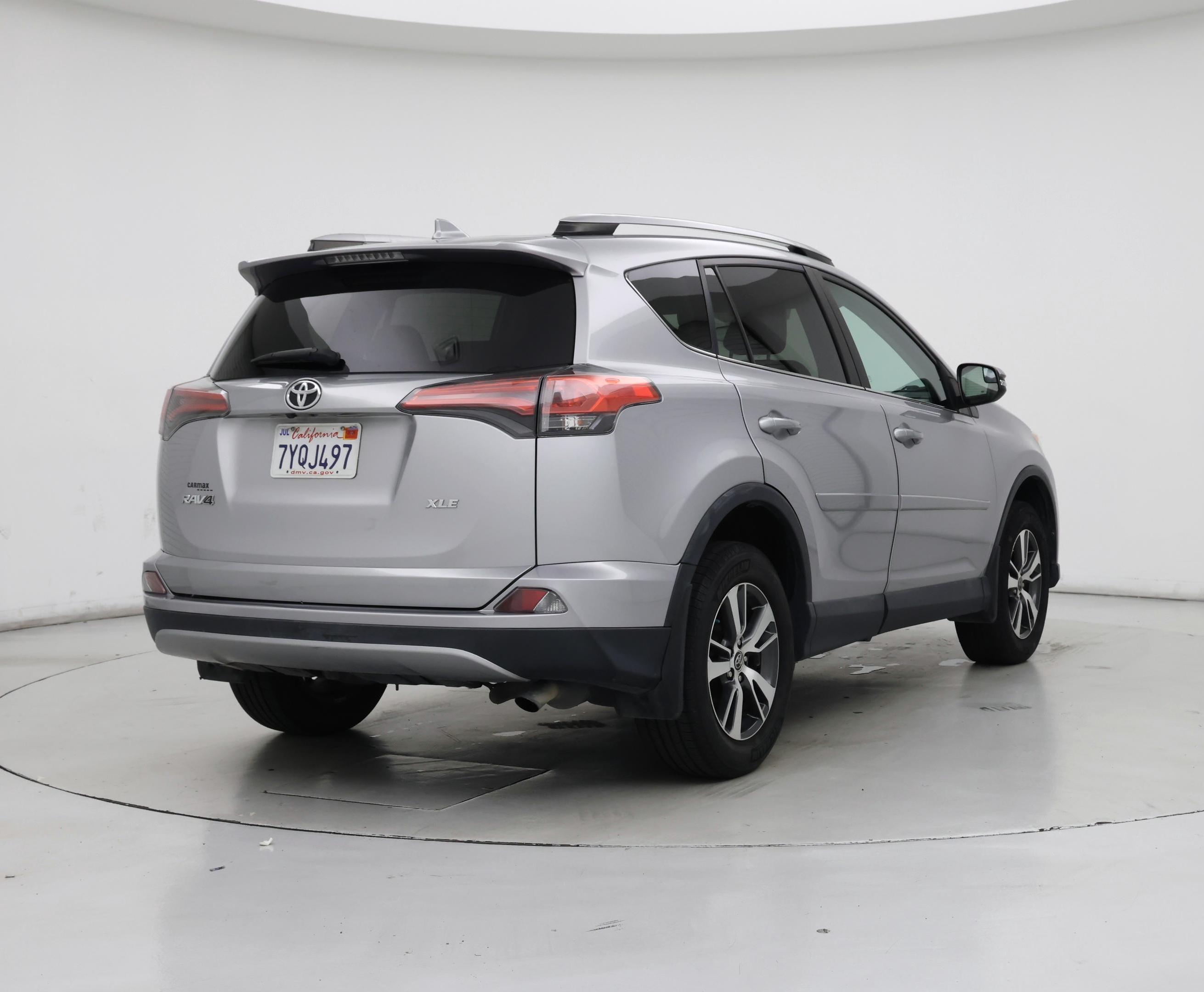 Thumbnail: 2017 Toyota RAV4 - 8