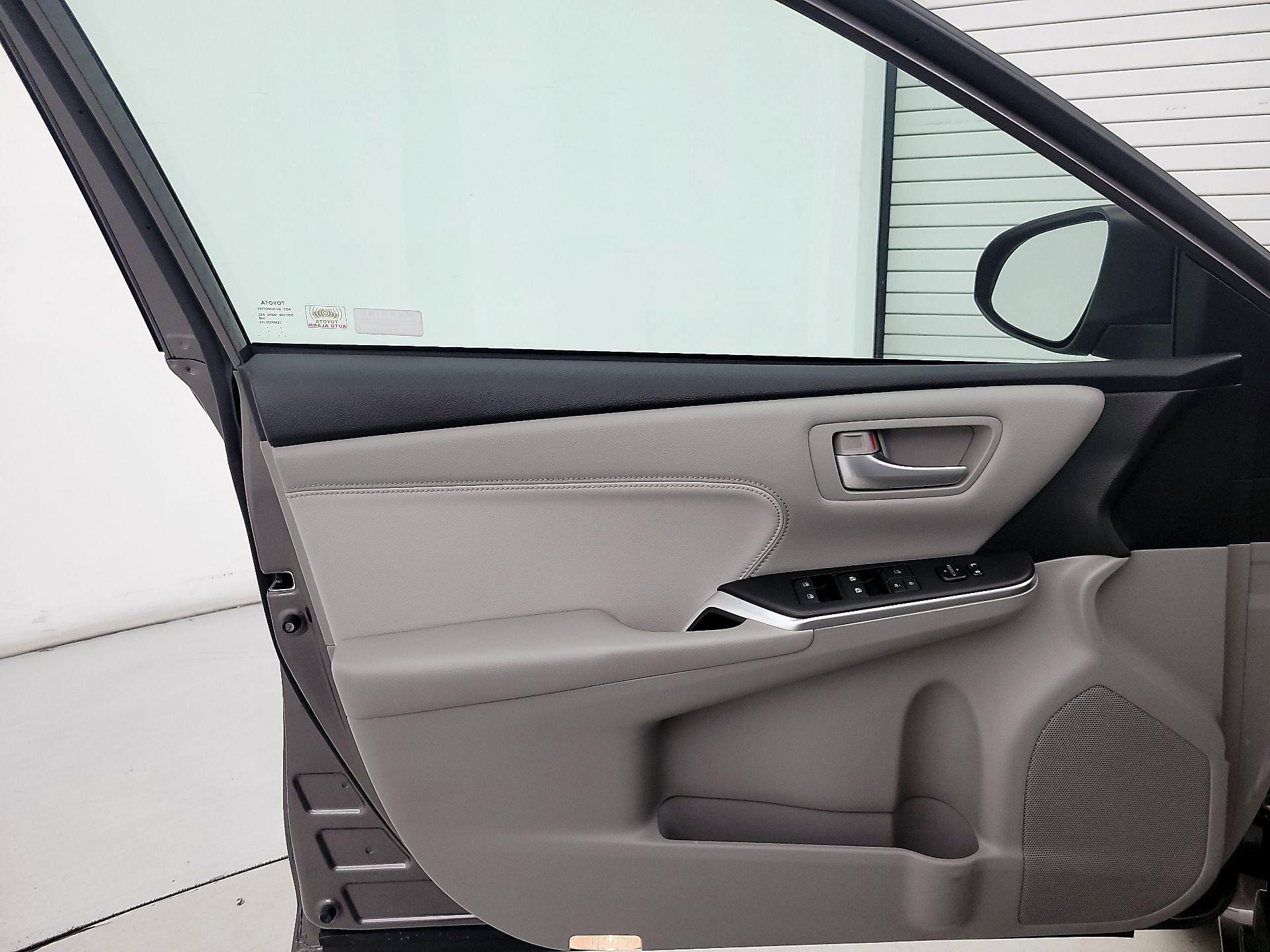 Thumbnail: 2015 Toyota Camry - 12