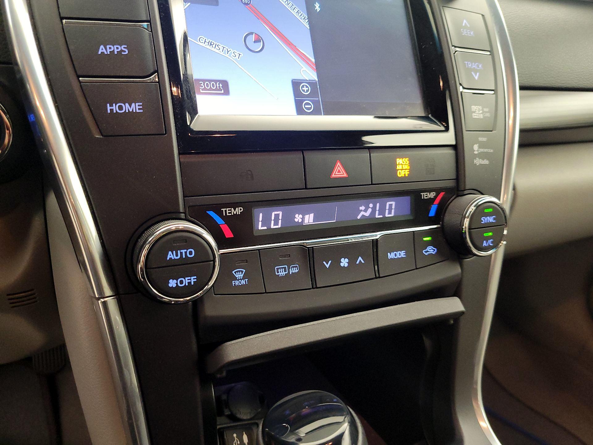 Thumbnail: 2015 Toyota Camry - 16