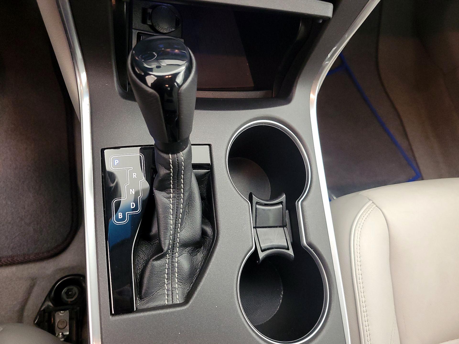 Thumbnail: 2015 Toyota Camry - 17
