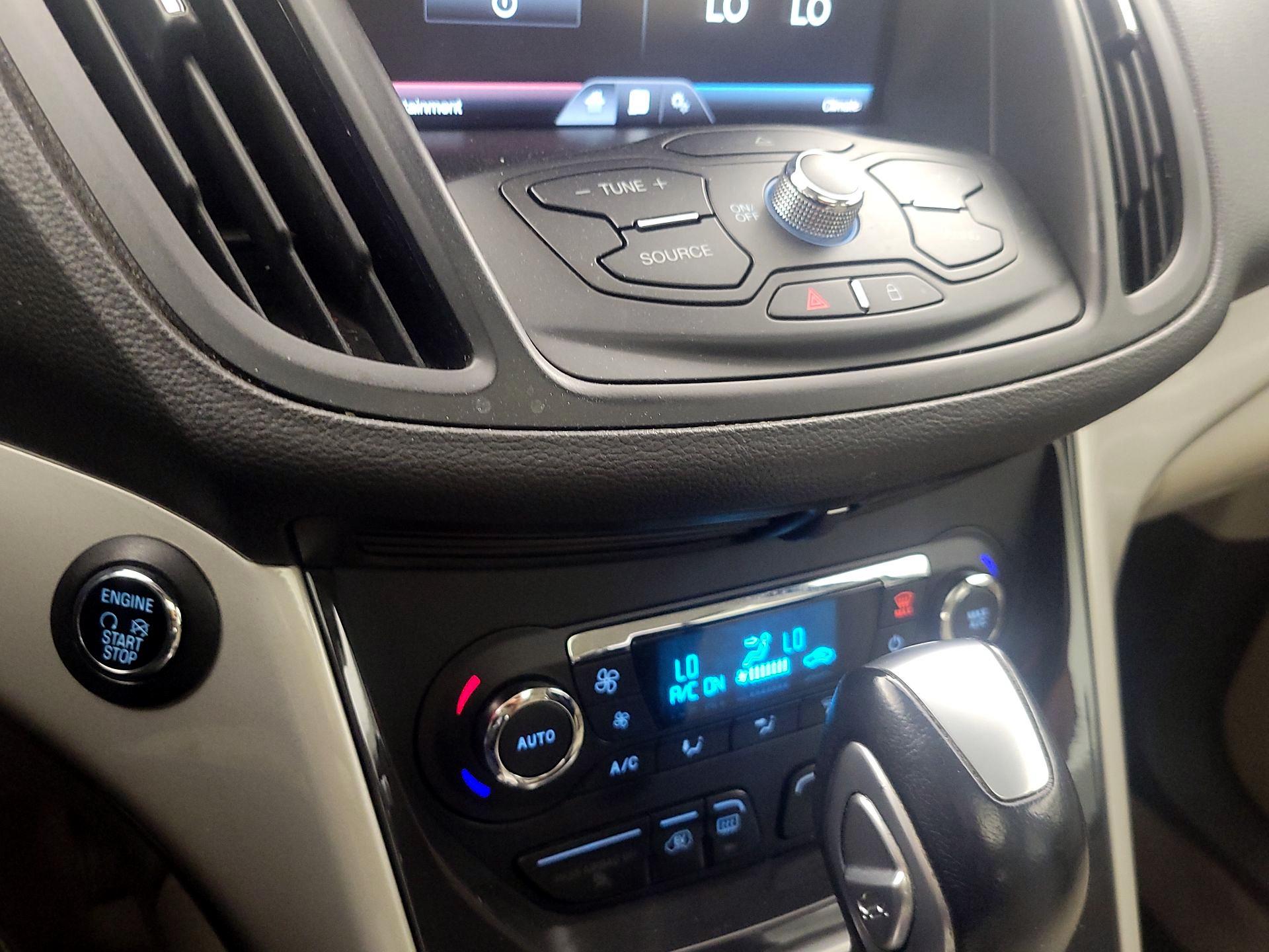 Thumbnail: 2015 Ford C-Max - 15