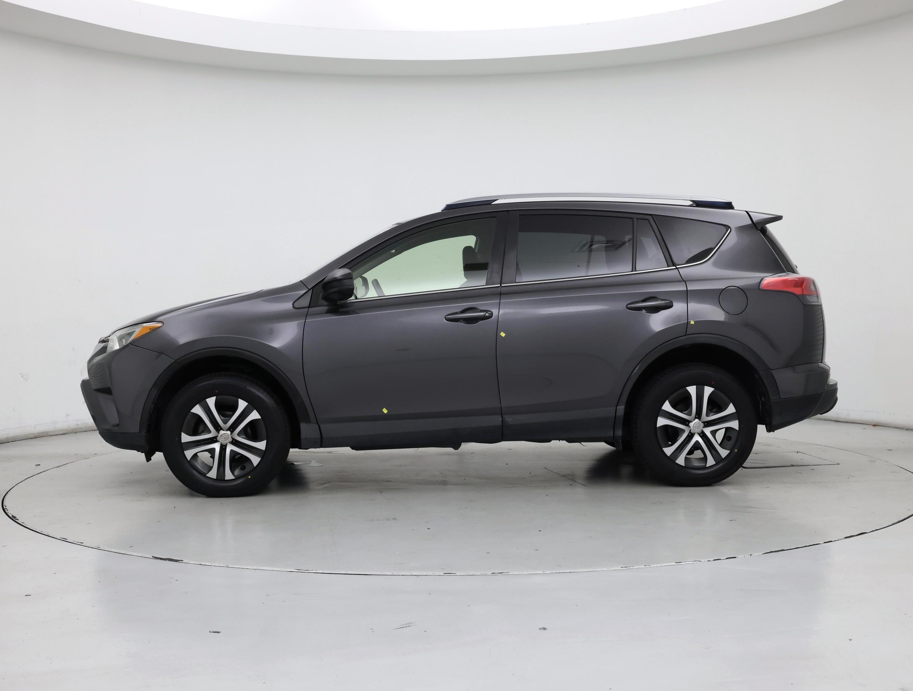 Thumbnail: 2017 Toyota RAV4 - 3