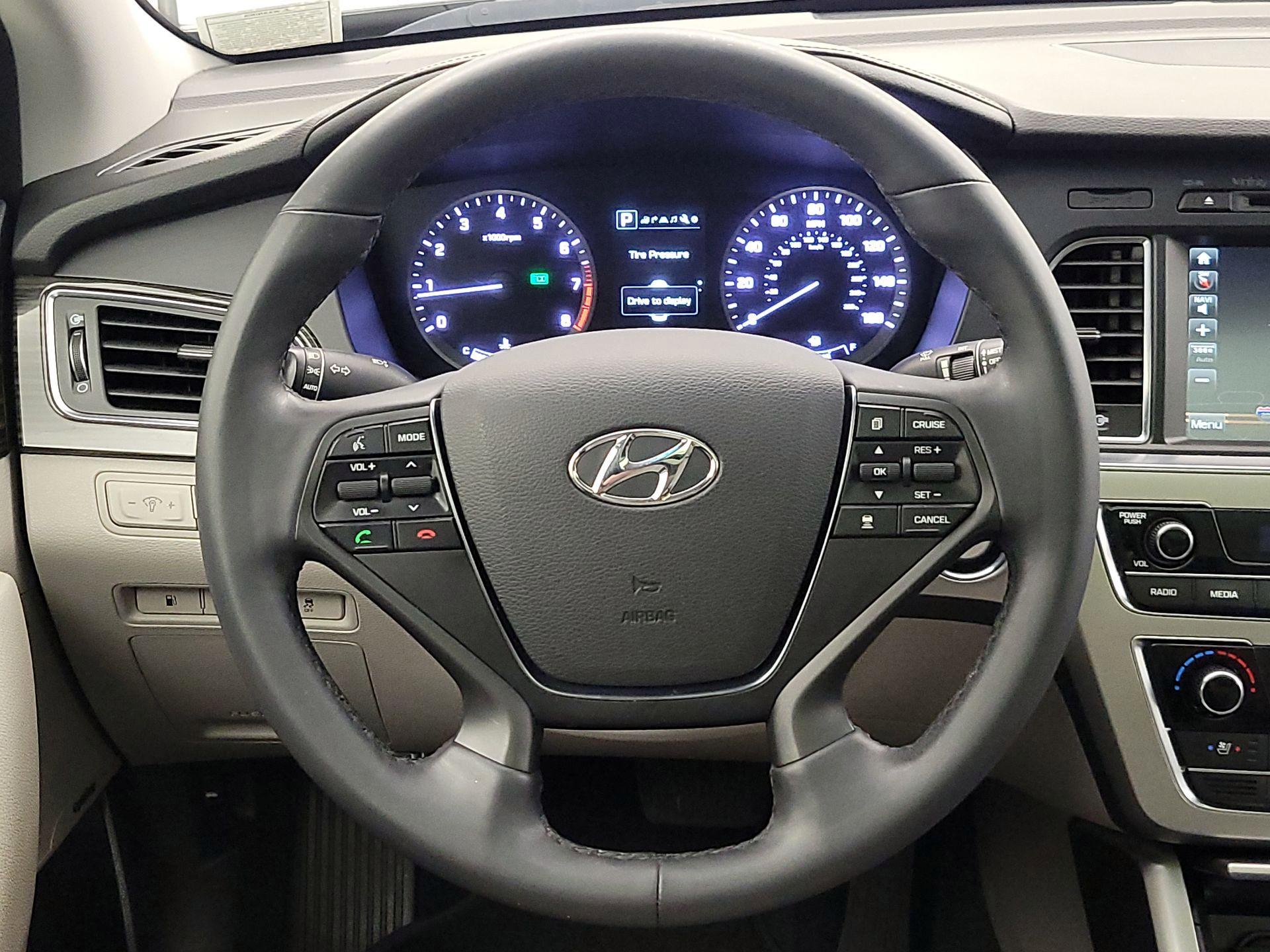 Thumbnail: 2016 Hyundai Sonata - 10