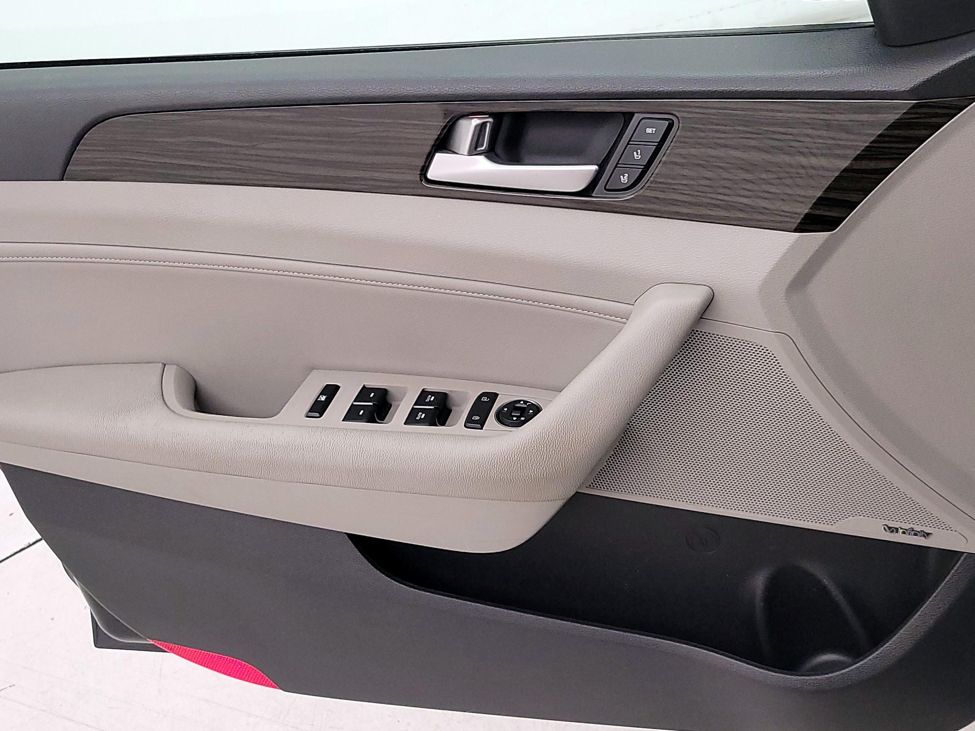 Thumbnail: 2016 Hyundai Sonata - 12