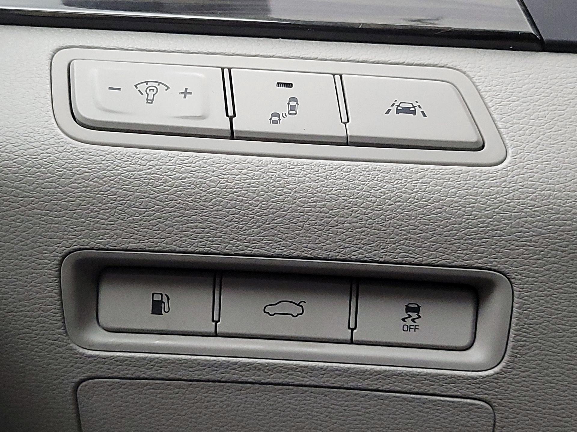 Thumbnail: 2016 Hyundai Sonata - 13