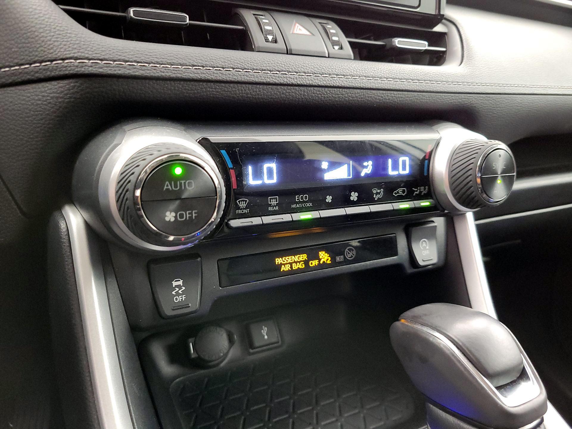 Thumbnail: 2021 Toyota RAV4 - 17